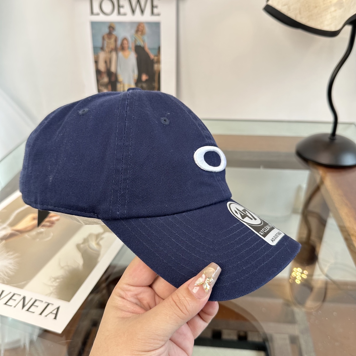 潮牌棒球帽 简单休闲风的棒球帽 减龄百搭 适配度很高！简单随性~出街拍照拗造型非常加分~男女同款 随意搭