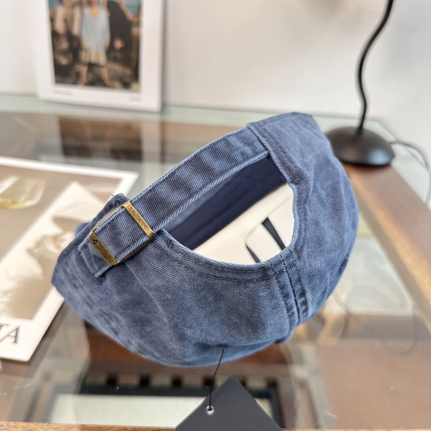 潮牌棒球帽 简单休闲风的棒球帽 减龄百搭 适配度很高！简单随性~出街拍照拗造型非常加分~男女同款 随意搭