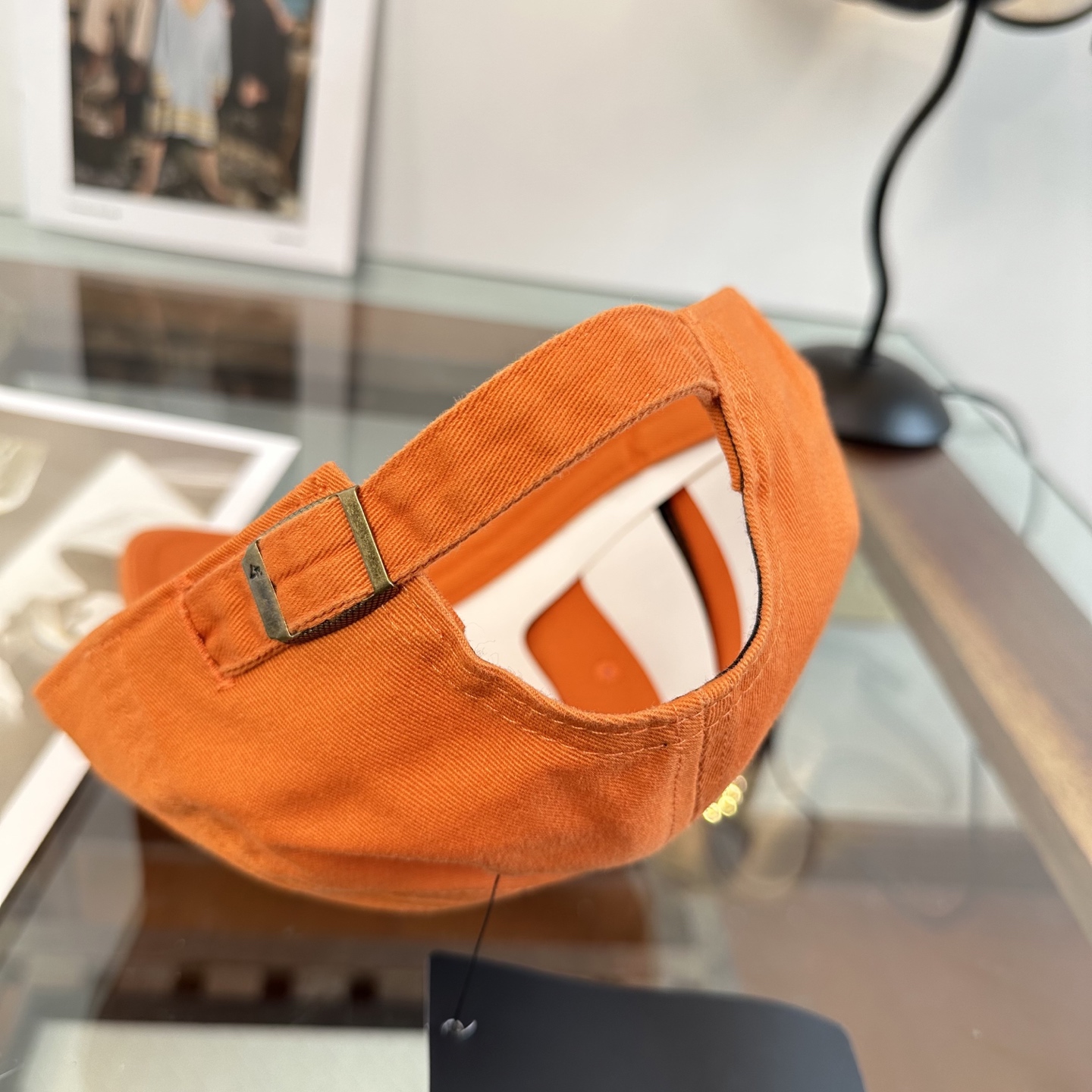 潮牌棒球帽 简单休闲风的棒球帽 减龄百搭 适配度很高！简单随性~出街拍照拗造型非常加分~男女同款 随意搭