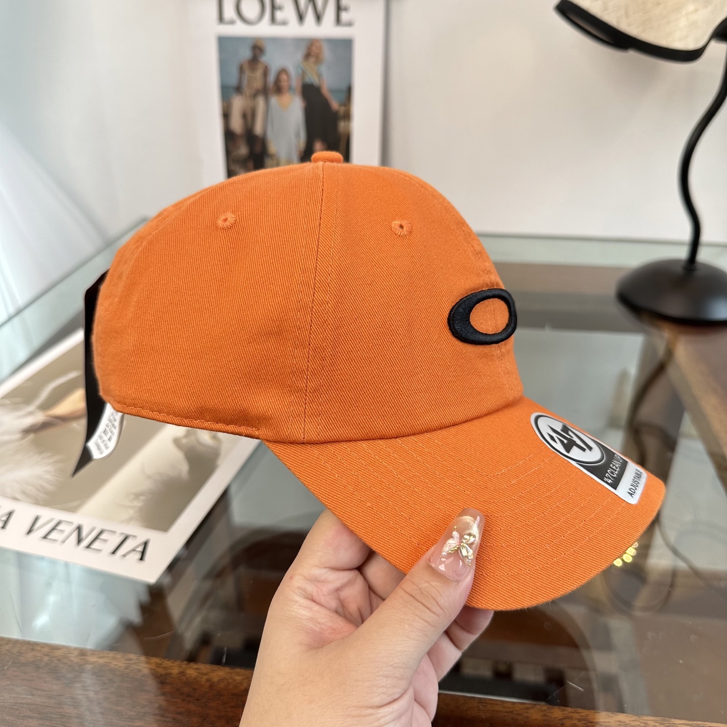 潮牌棒球帽 简单休闲风的棒球帽 减龄百搭 适配度很高！简单随性~出街拍照拗造型非常加分~男女同款 随意搭