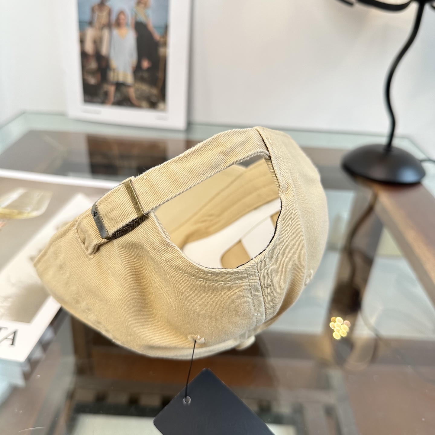 潮牌棒球帽 简单休闲风的棒球帽 减龄百搭 适配度很高！简单随性~出街拍照拗造型非常加分~男女同款 随意搭