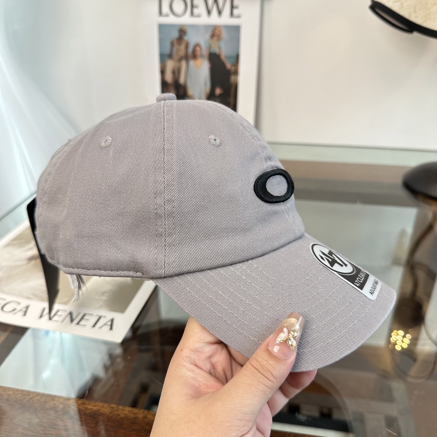 潮牌棒球帽 简单休闲风的棒球帽 减龄百搭 适配度很高！简单随性~出街拍照拗造型非常加分~男女同款 随意搭