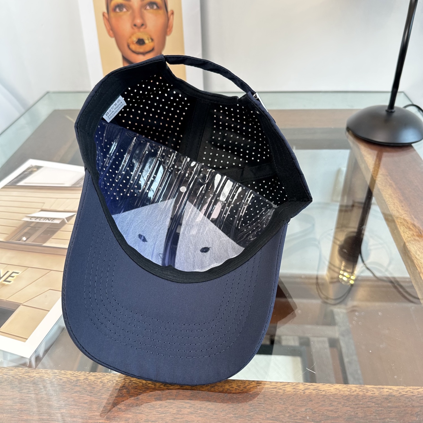 潮牌棒球帽 简单休闲风的棒球帽 减龄百搭 适配度很高！简单随性~出街拍照拗造型非常加分~男女同款 随意搭