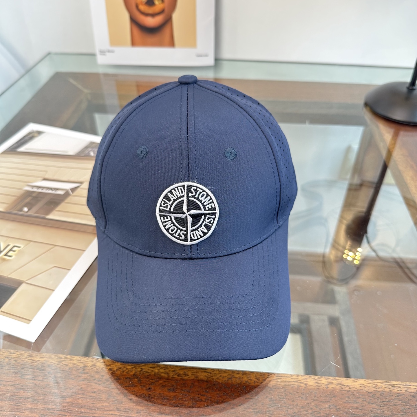 潮牌棒球帽 简单休闲风的棒球帽 减龄百搭 适配度很高！简单随性~出街拍照拗造型非常加分~男女同款 随意搭