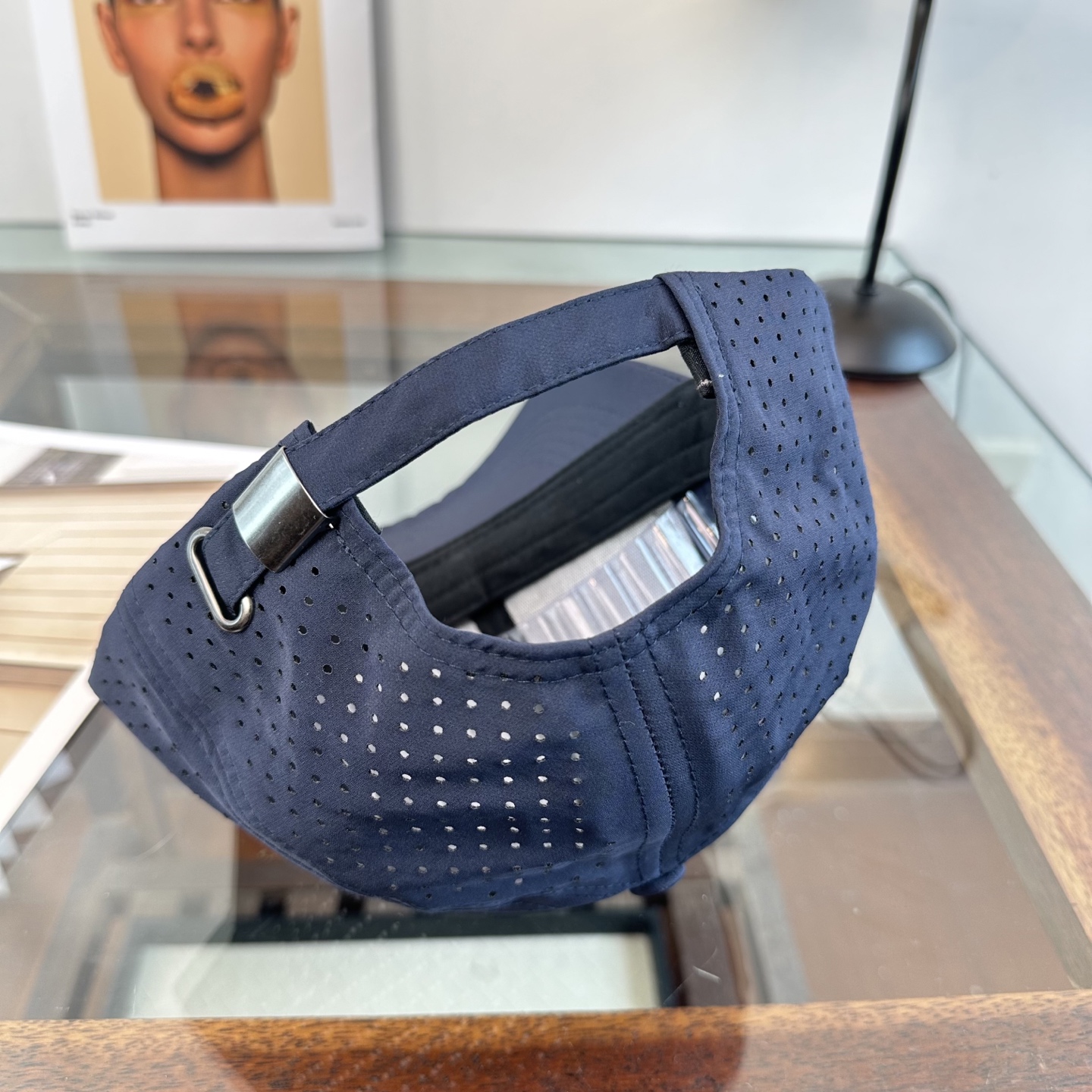 潮牌棒球帽 简单休闲风的棒球帽 减龄百搭 适配度很高！简单随性~出街拍照拗造型非常加分~男女同款 随意搭