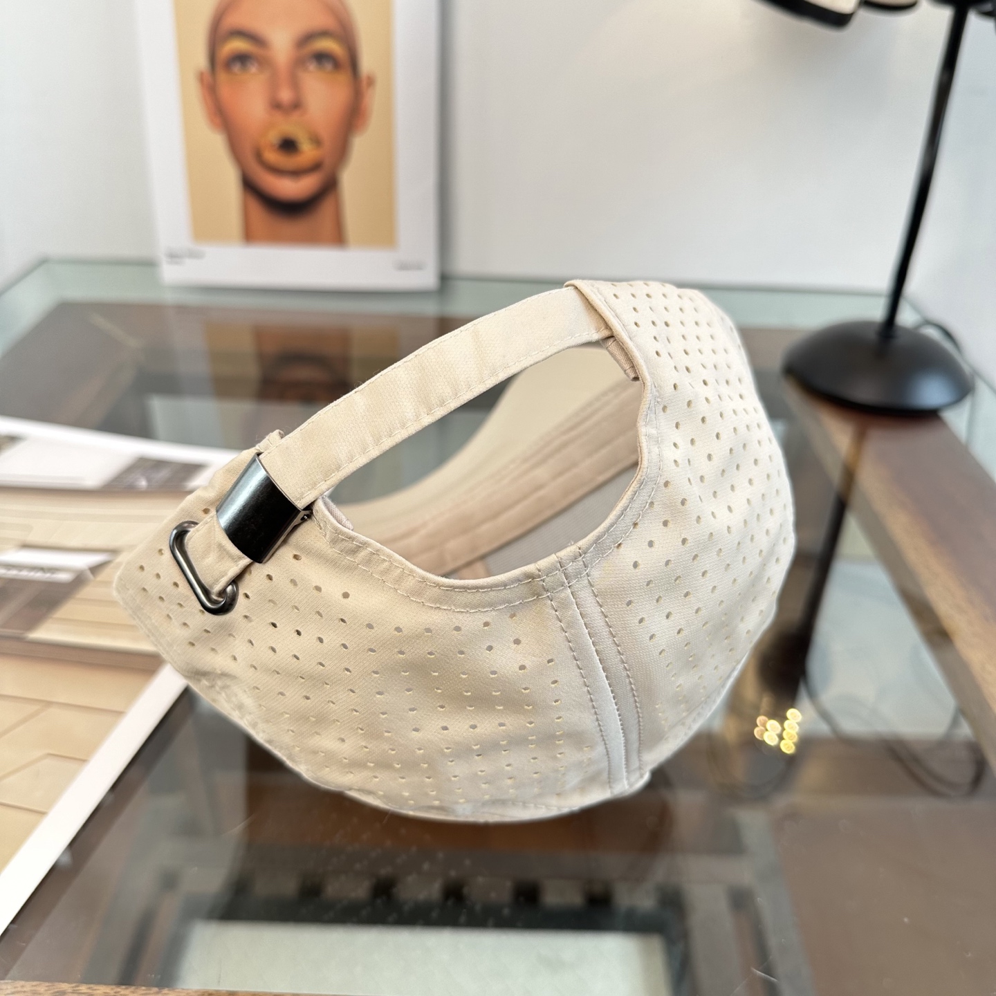 潮牌棒球帽 简单休闲风的棒球帽 减龄百搭 适配度很高！简单随性~出街拍照拗造型非常加分~男女同款 随意搭