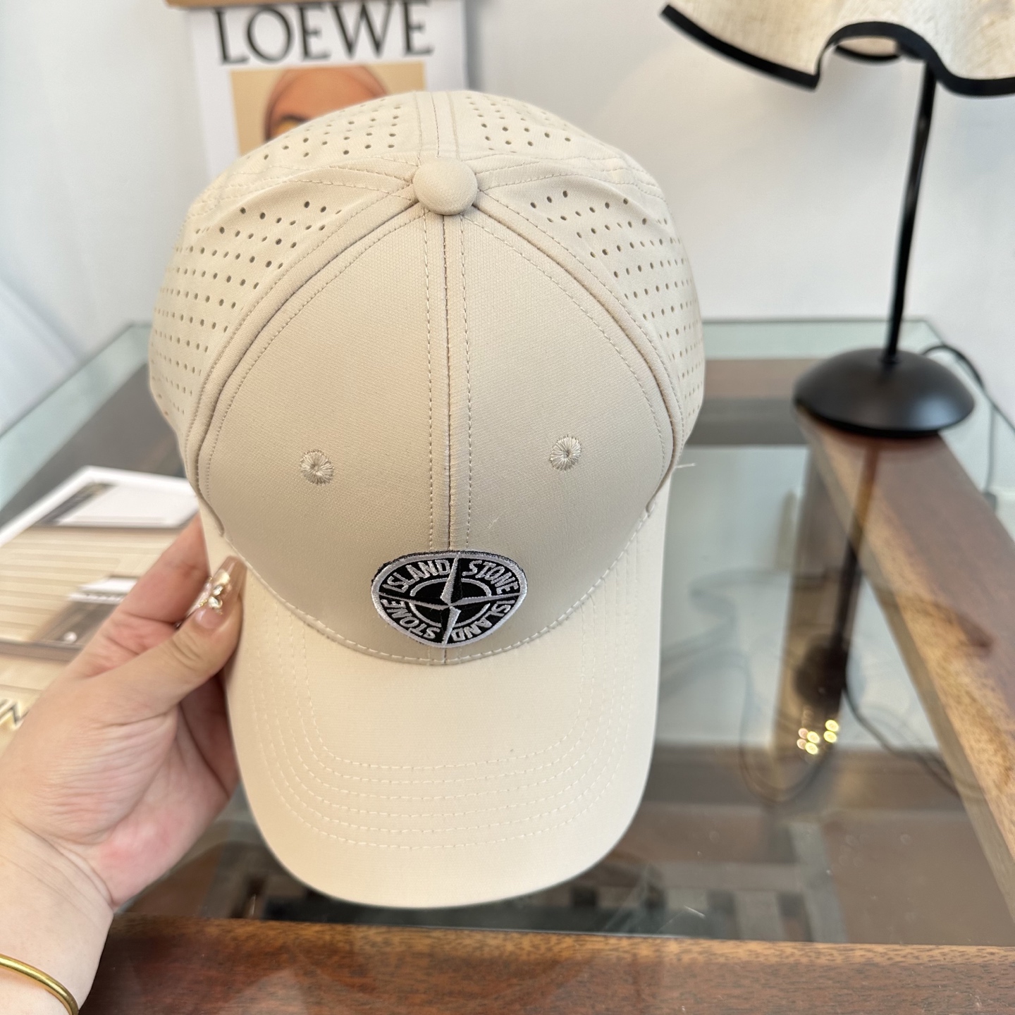 潮牌棒球帽 简单休闲风的棒球帽 减龄百搭 适配度很高！简单随性~出街拍照拗造型非常加分~男女同款 随意搭