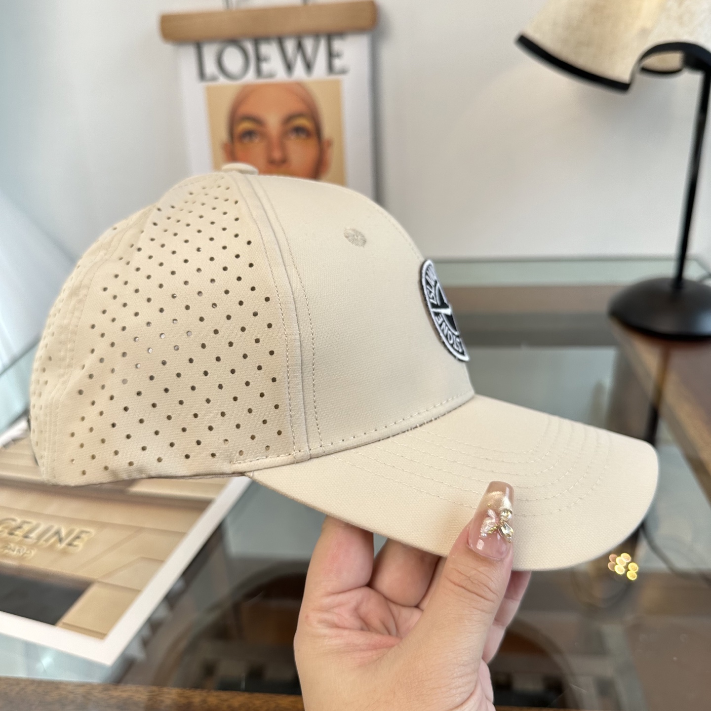 潮牌棒球帽 简单休闲风的棒球帽 减龄百搭 适配度很高！简单随性~出街拍照拗造型非常加分~男女同款 随意搭