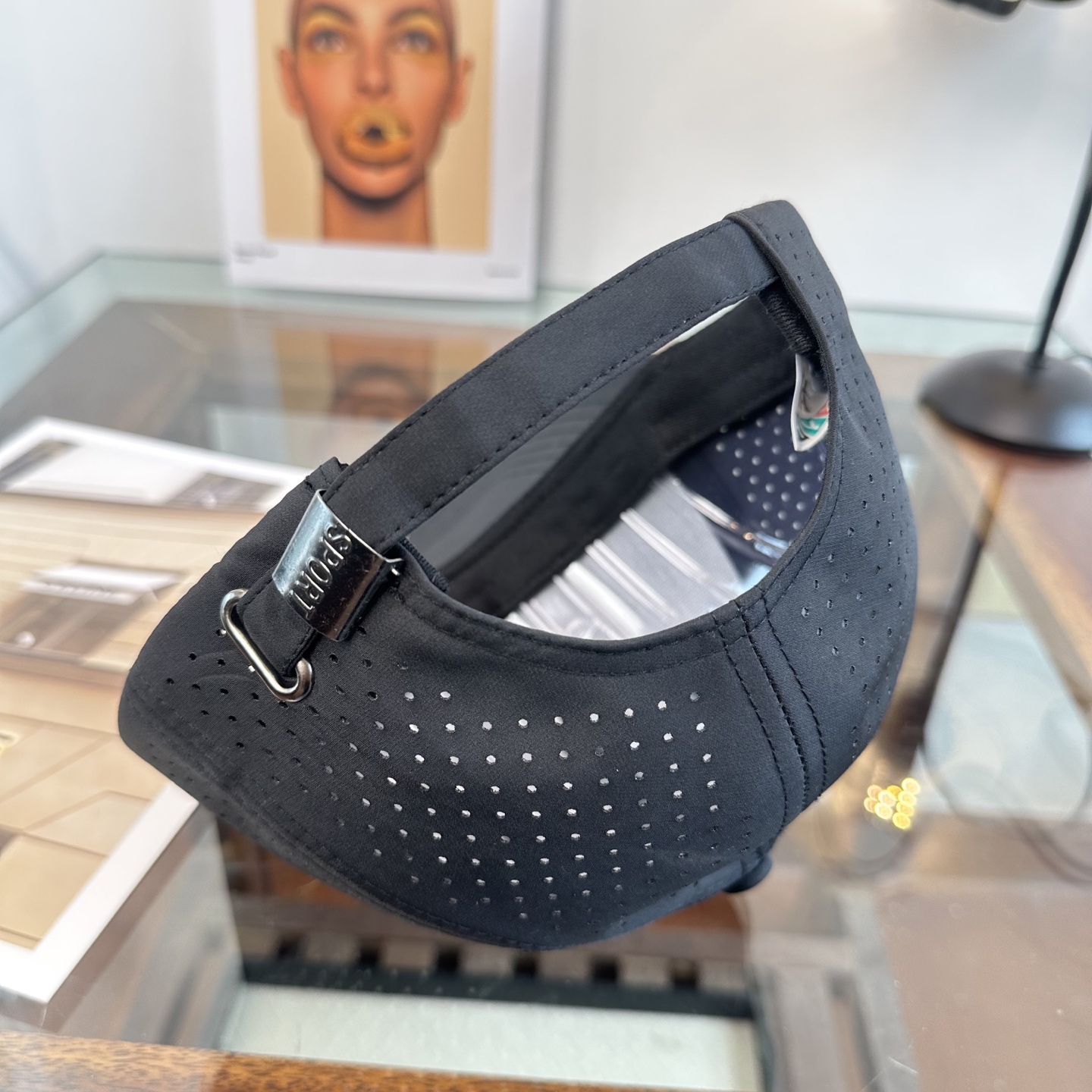 潮牌棒球帽 简单休闲风的棒球帽 减龄百搭 适配度很高！简单随性~出街拍照拗造型非常加分~男女同款 随意搭