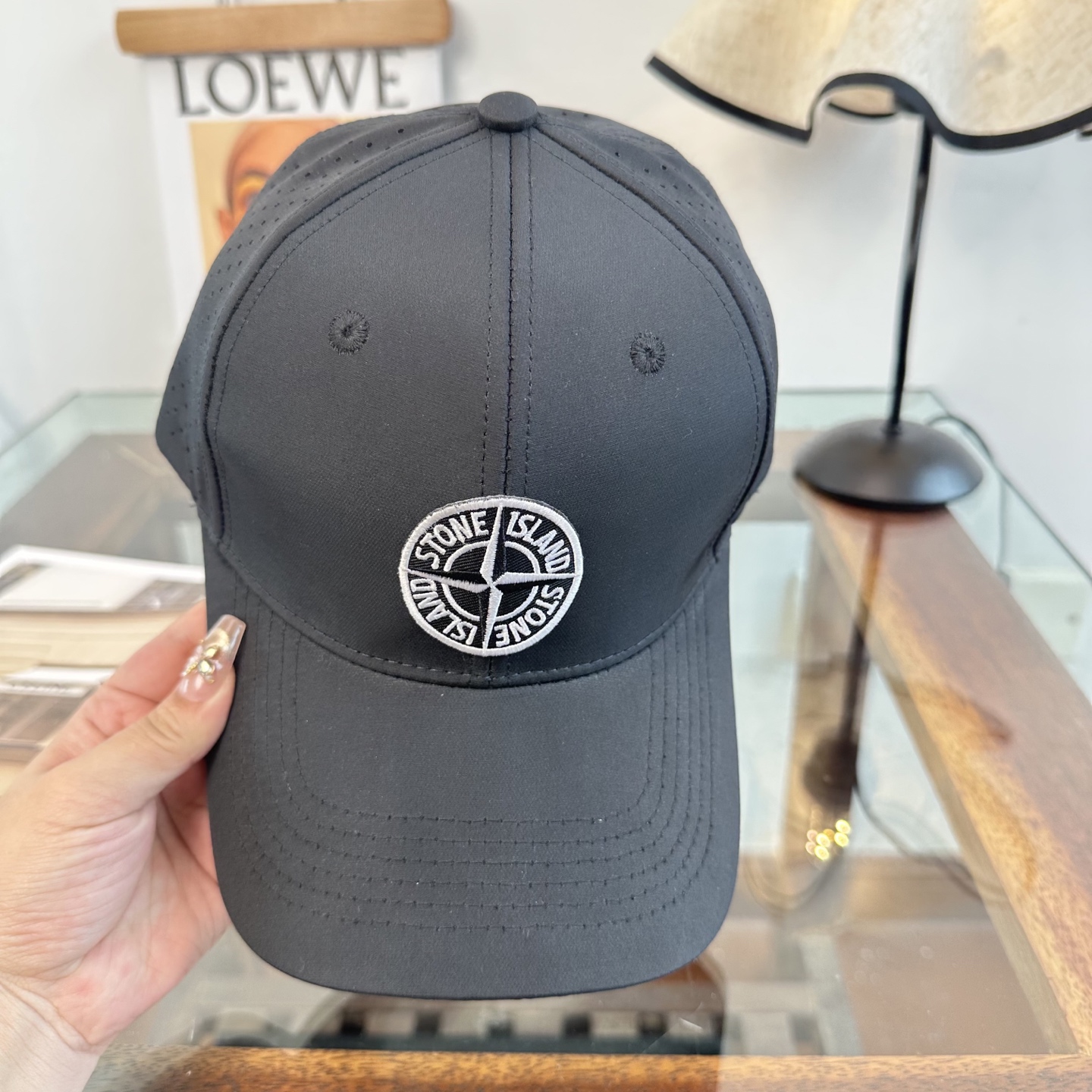 潮牌棒球帽 简单休闲风的棒球帽 减龄百搭 适配度很高！简单随性~出街拍照拗造型非常加分~男女同款 随意搭