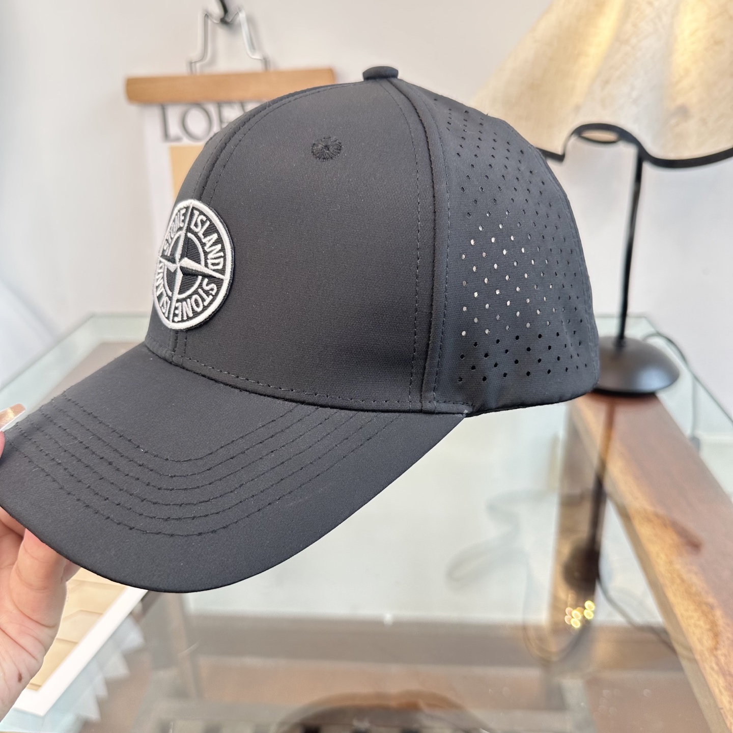 潮牌棒球帽 简单休闲风的棒球帽 减龄百搭 适配度很高！简单随性~出街拍照拗造型非常加分~男女同款 随意搭