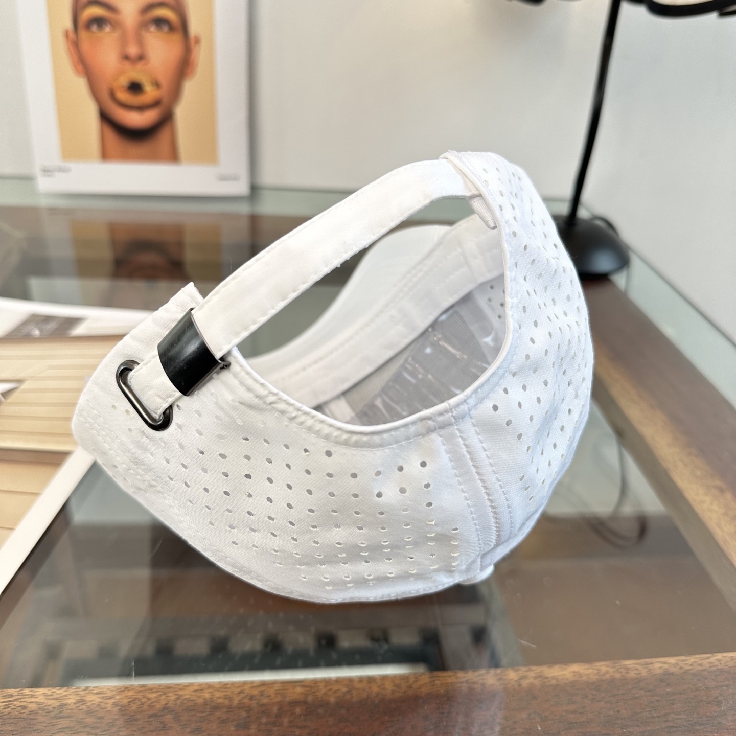 潮牌棒球帽 简单休闲风的棒球帽 减龄百搭 适配度很高！简单随性~出街拍照拗造型非常加分~男女同款 随意搭