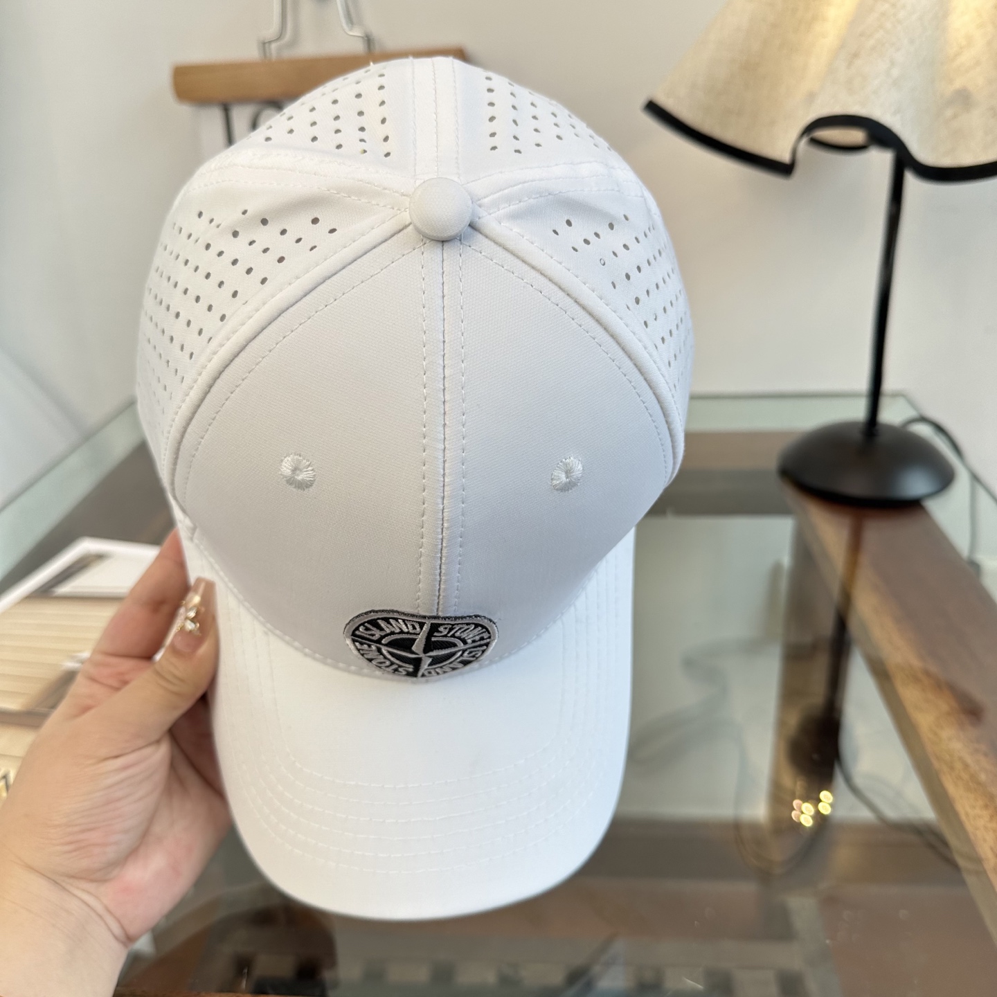 潮牌棒球帽 简单休闲风的棒球帽 减龄百搭 适配度很高！简单随性~出街拍照拗造型非常加分~男女同款 随意搭