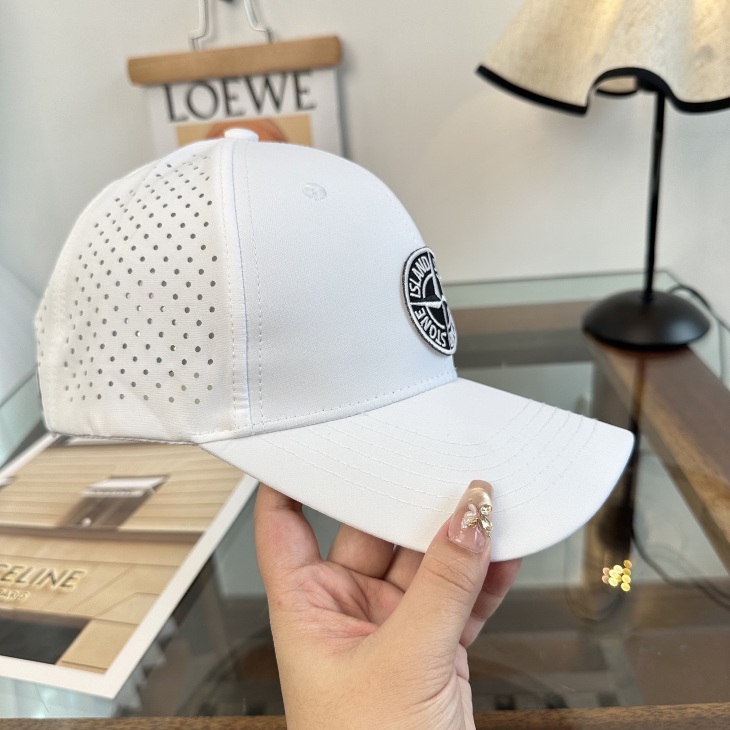 潮牌棒球帽 简单休闲风的棒球帽 减龄百搭 适配度很高！简单随性~出街拍照拗造型非常加分~男女同款 随意搭