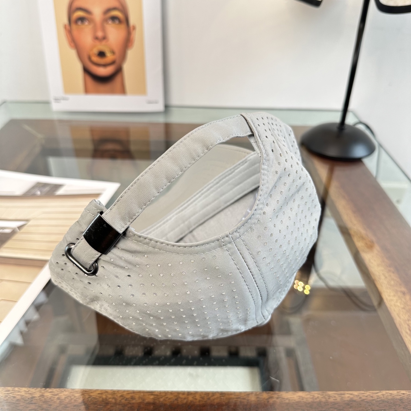 潮牌棒球帽 简单休闲风的棒球帽 减龄百搭 适配度很高！简单随性~出街拍照拗造型非常加分~男女同款 随意搭