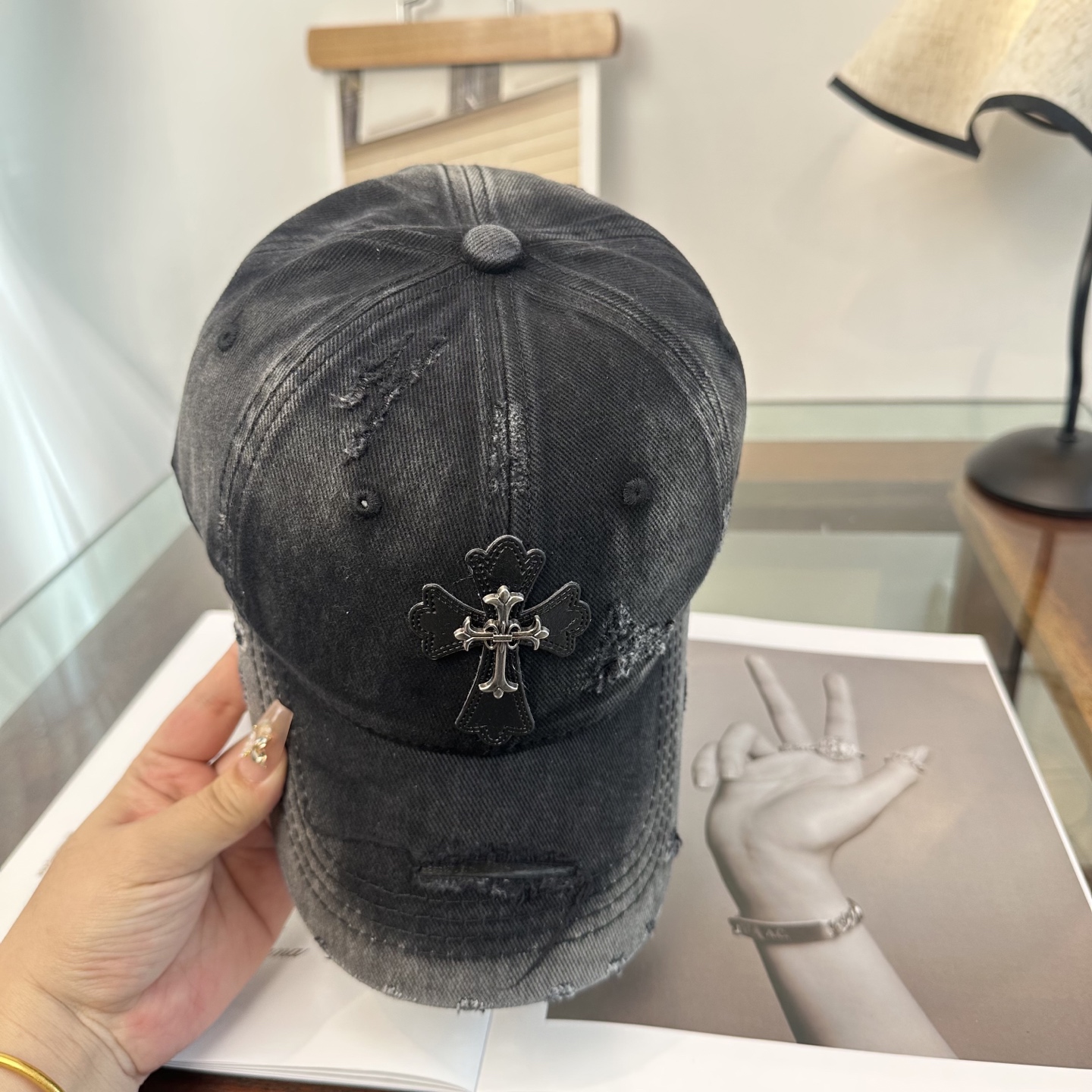 Chrome hearts 克罗心 新款十字架 高品质棒球帽，高端定制版！网红时尚博主同款！墙裂推荐！质量巨好！谁戴谁好