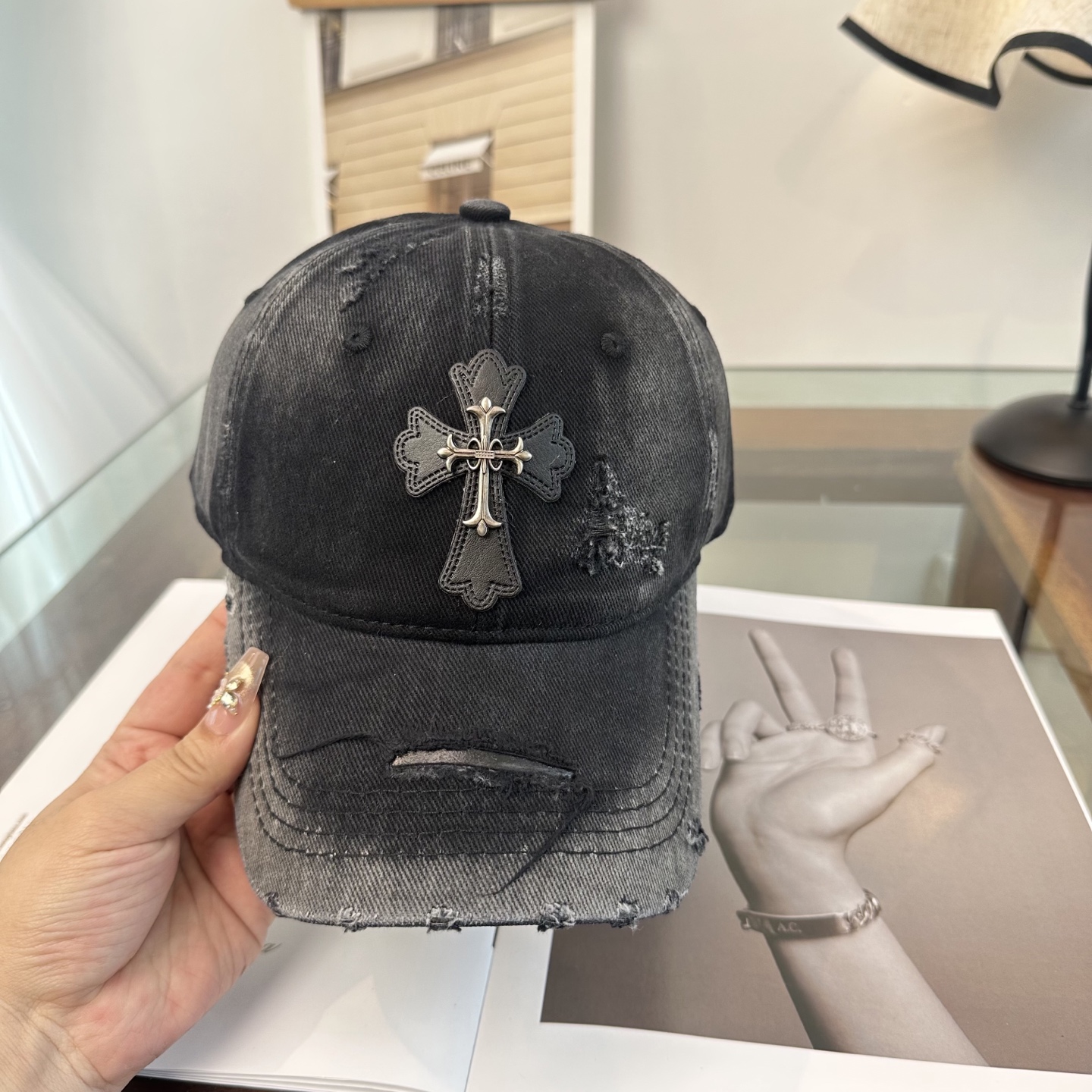 Chrome hearts 克罗心 新款十字架 高品质棒球帽，高端定制版！网红时尚博主同款！墙裂推荐！质量巨好！谁戴谁好