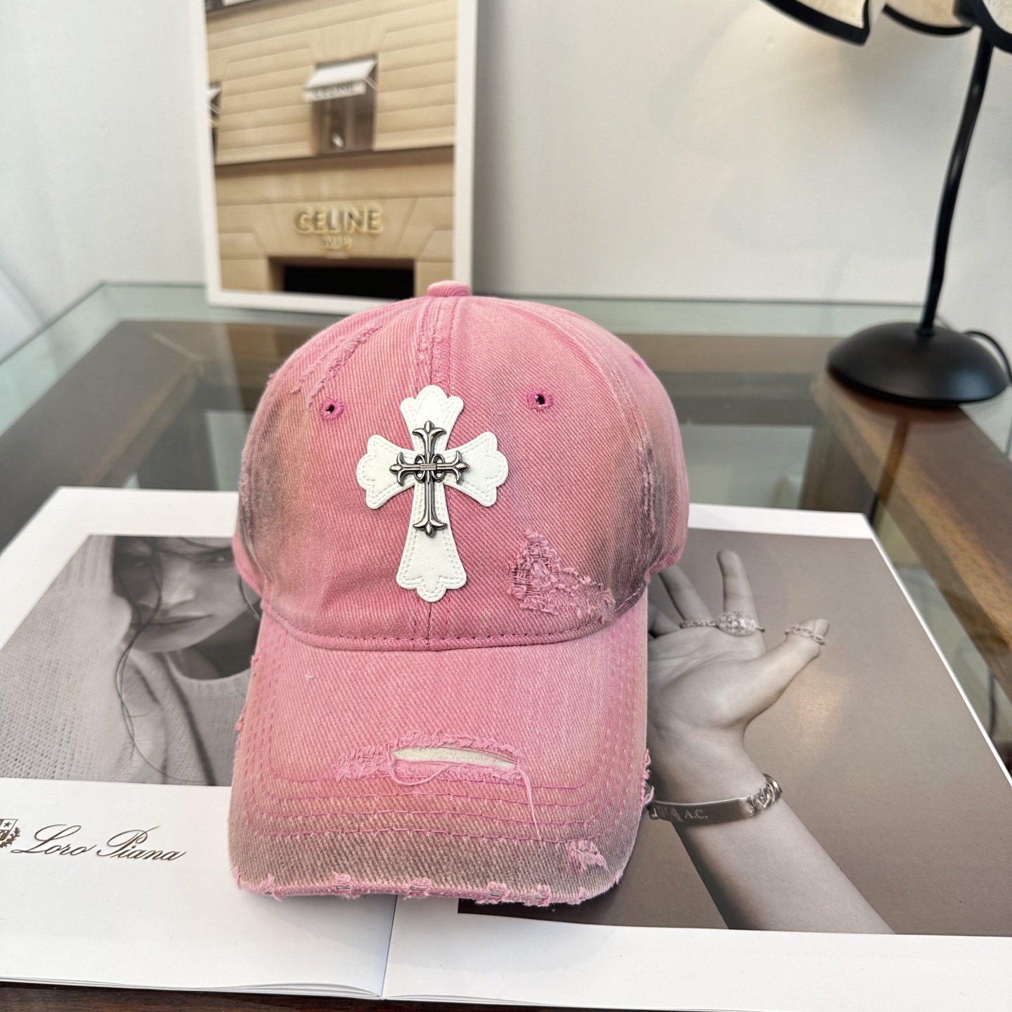 Chrome hearts 克罗心 新款十字架 高品质棒球帽，高端定制版！网红时尚博主同款！墙裂推荐！质量巨好！谁戴谁好