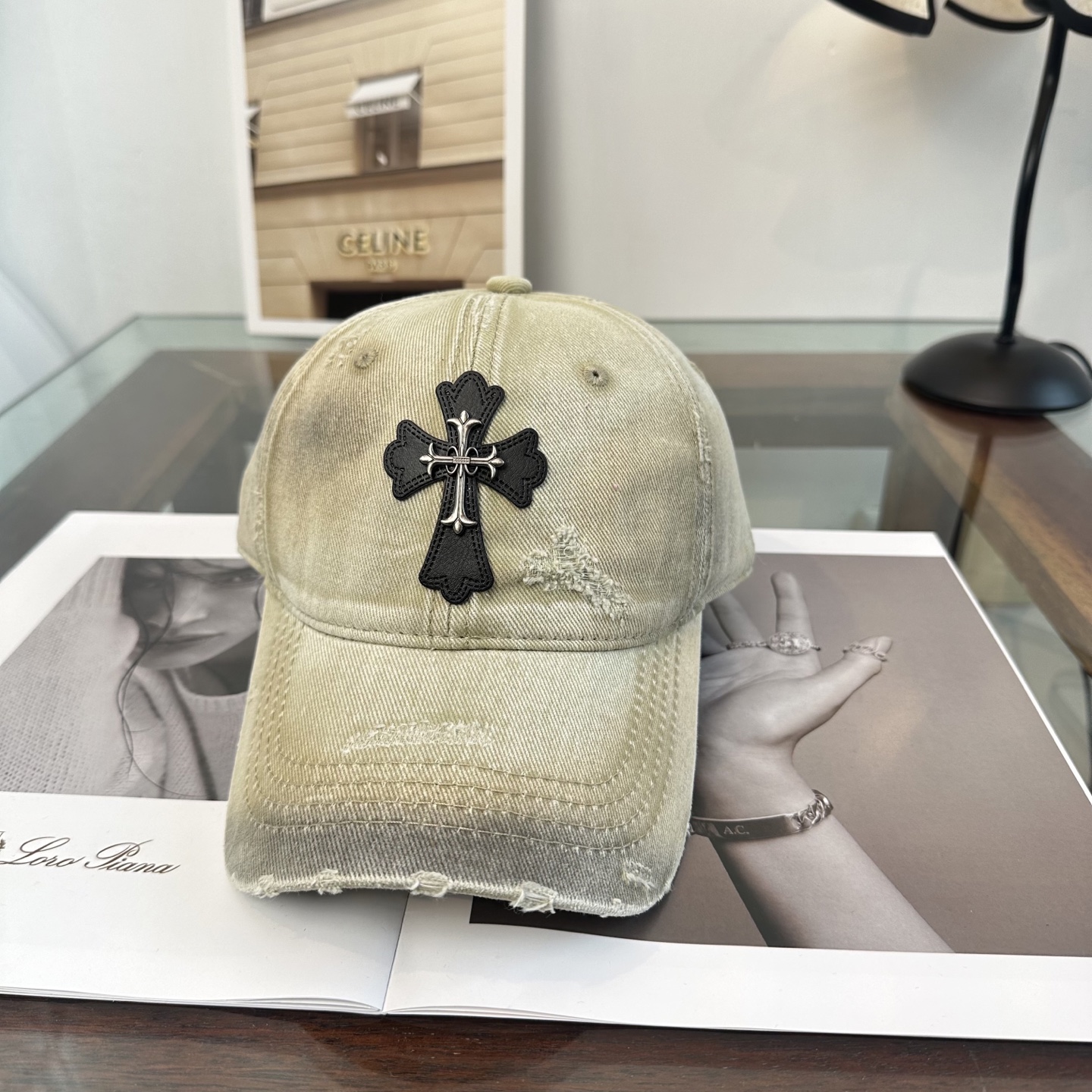 Chrome hearts 克罗心 新款十字架 高品质棒球帽，高端定制版！网红时尚博主同款！墙裂推荐！质量巨好！谁戴谁好
