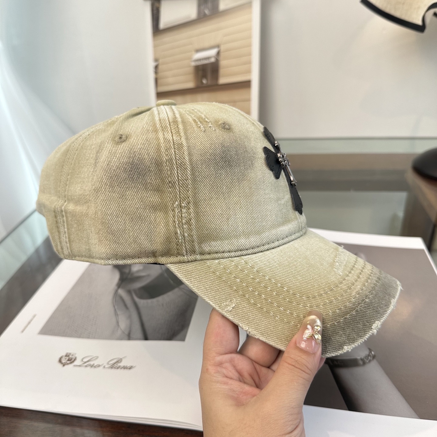 Chrome hearts 克罗心 新款十字架 高品质棒球帽，高端定制版！网红时尚博主同款！墙裂推荐！质量巨好！谁戴谁好