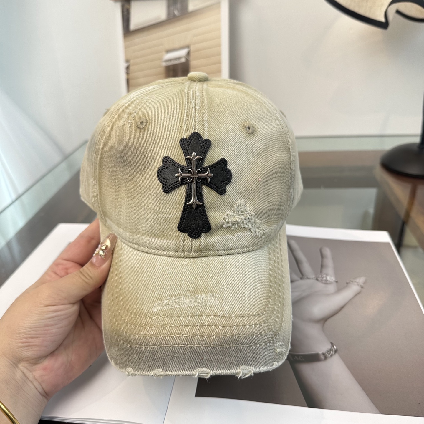 Chrome hearts 克罗心 新款十字架 高品质棒球帽，高端定制版！网红时尚博主同款！墙裂推荐！质量巨好！谁戴谁好