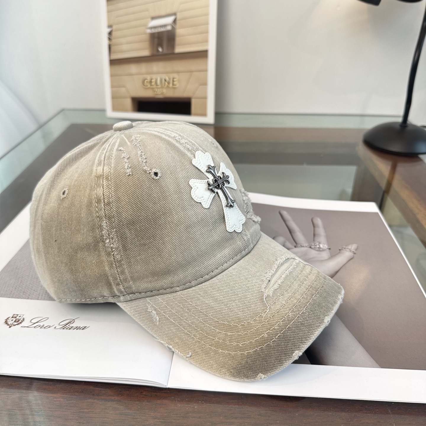 Chrome hearts 克罗心 新款十字架 高品质棒球帽，高端定制版！网红时尚博主同款！墙裂推荐！质量巨好！谁戴谁好