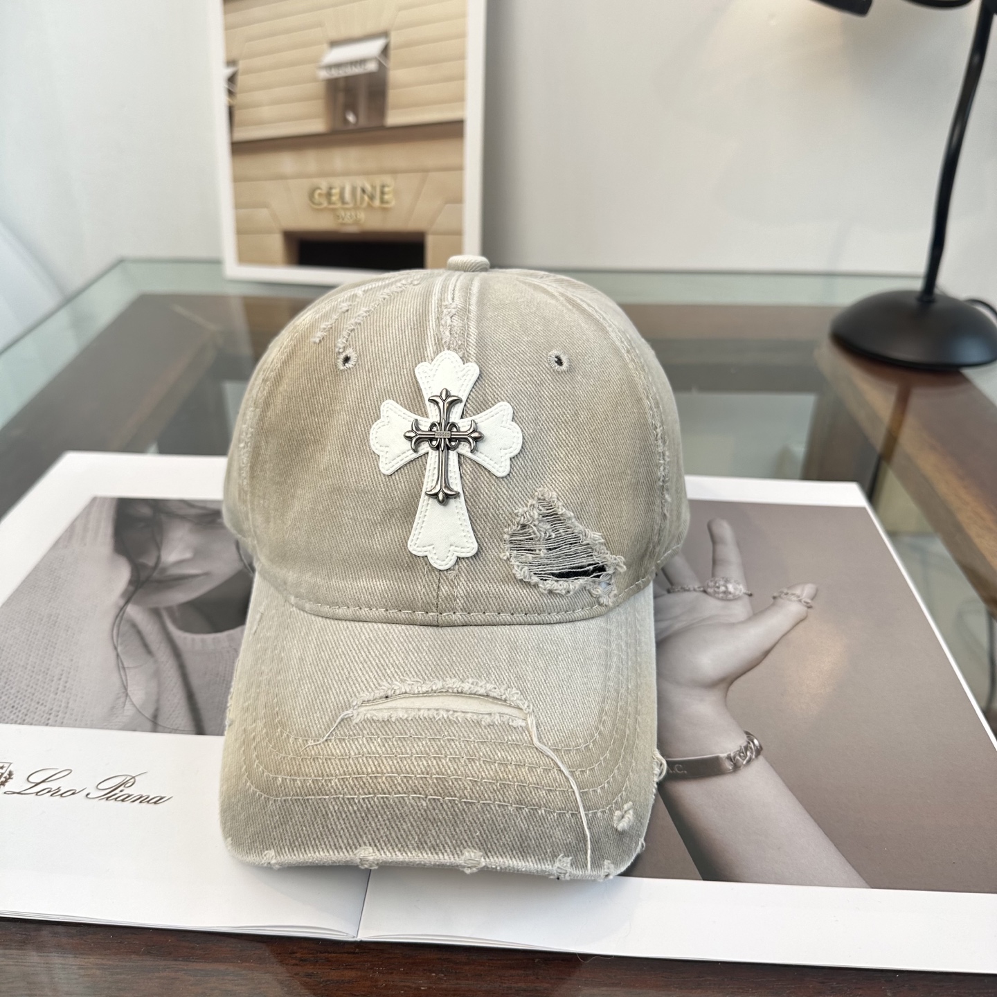 Chrome hearts 克罗心 新款十字架 高品质棒球帽，高端定制版！网红时尚博主同款！墙裂推荐！质量巨好！谁戴谁好