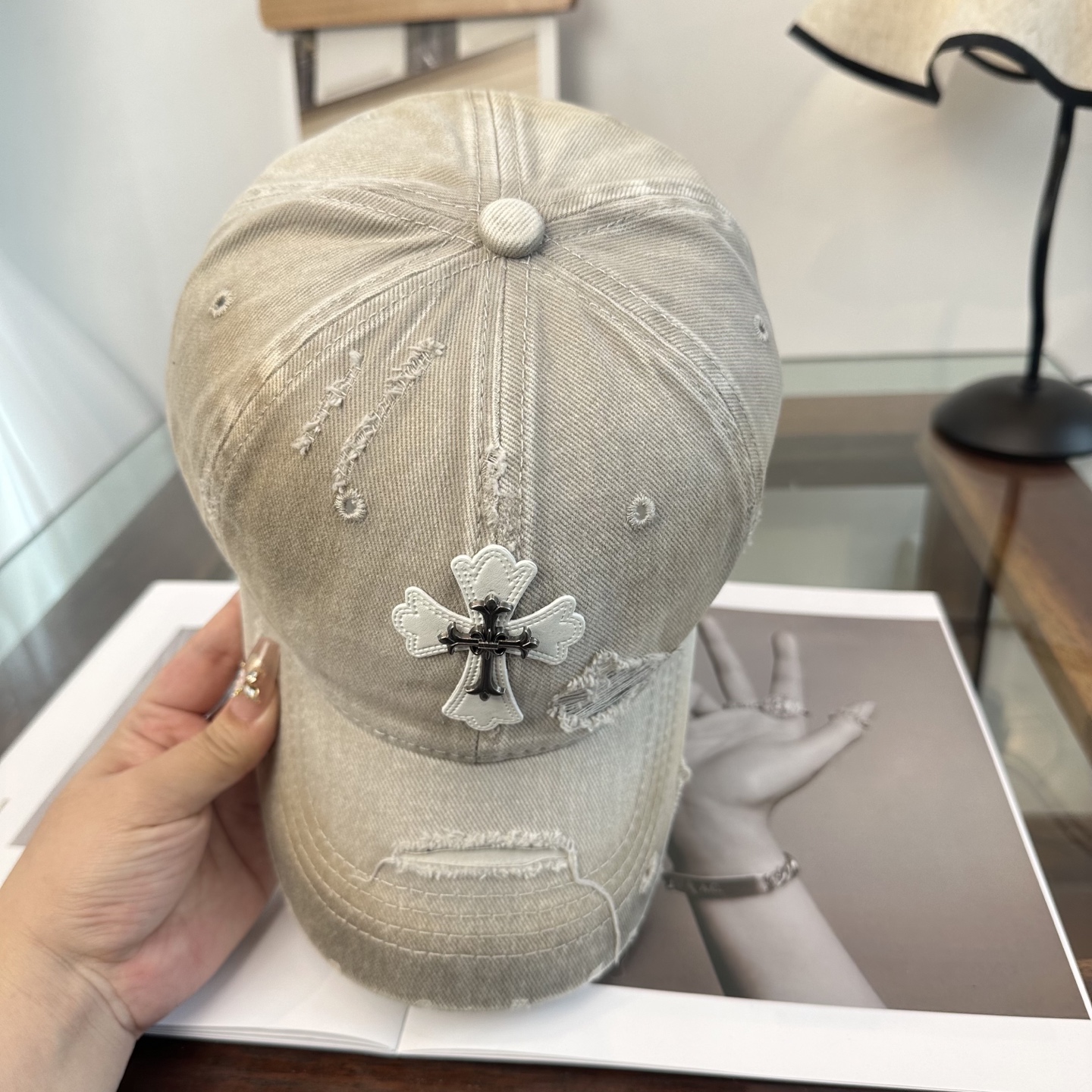 Chrome hearts 克罗心 新款十字架 高品质棒球帽，高端定制版！网红时尚博主同款！墙裂推荐！质量巨好！谁戴谁好