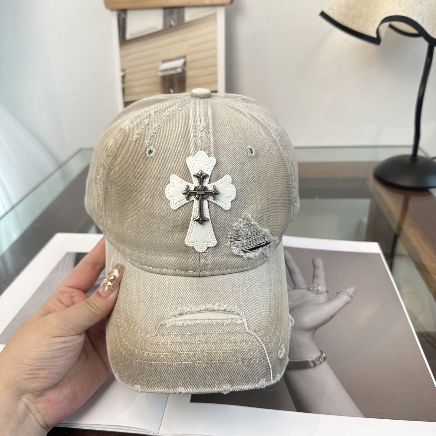 Chrome hearts 克罗心 新款十字架 高品质棒球帽，高端定制版！网红时尚博主同款！墙裂推荐！质量巨好！谁戴谁好