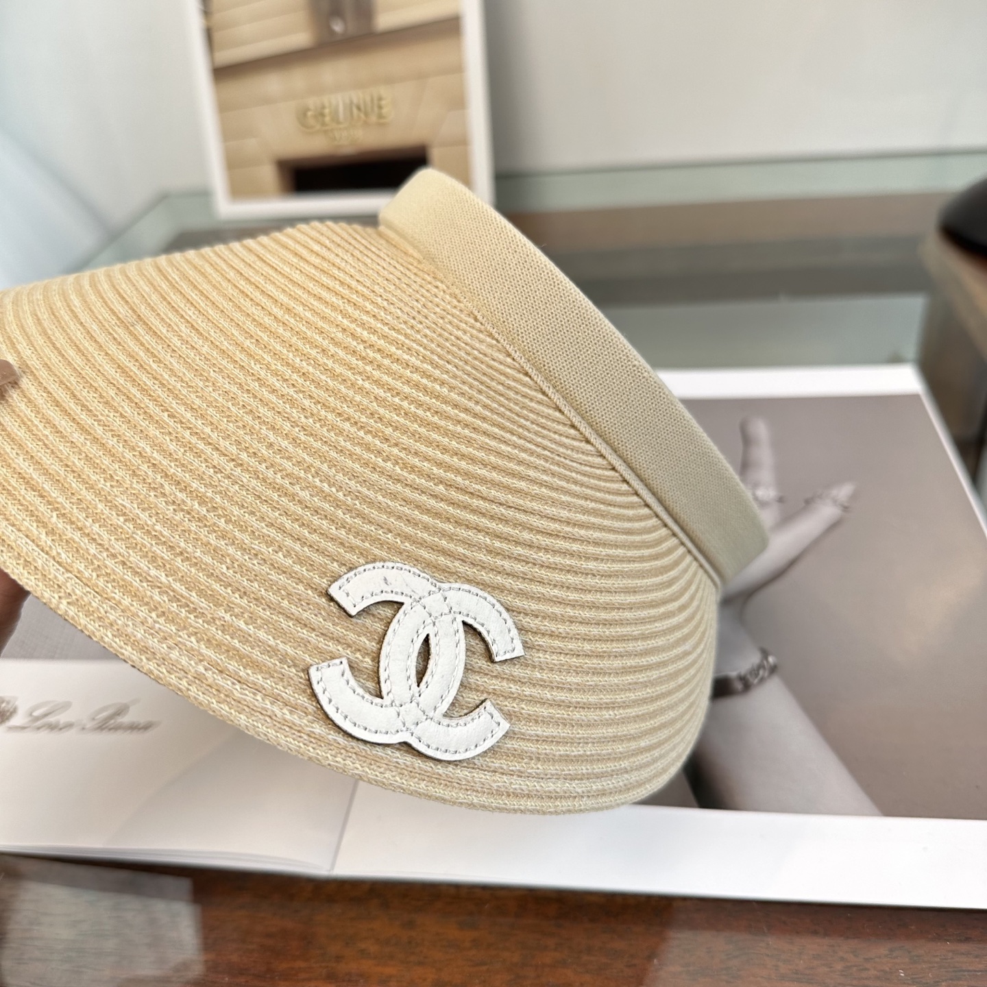Chanel Chanel 香奶奶家，2026春夏新款空顶帽，超甜超乖的小空顶 ，细节和质感都拿捏得很完美 缤纷整个夏天