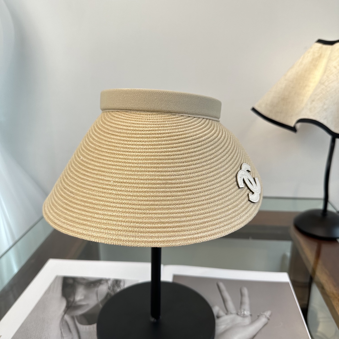 Chanel Chanel 香奶奶家，2026春夏新款空顶帽，超甜超乖的小空顶 ，细节和质感都拿捏得很完美 缤纷整个夏天