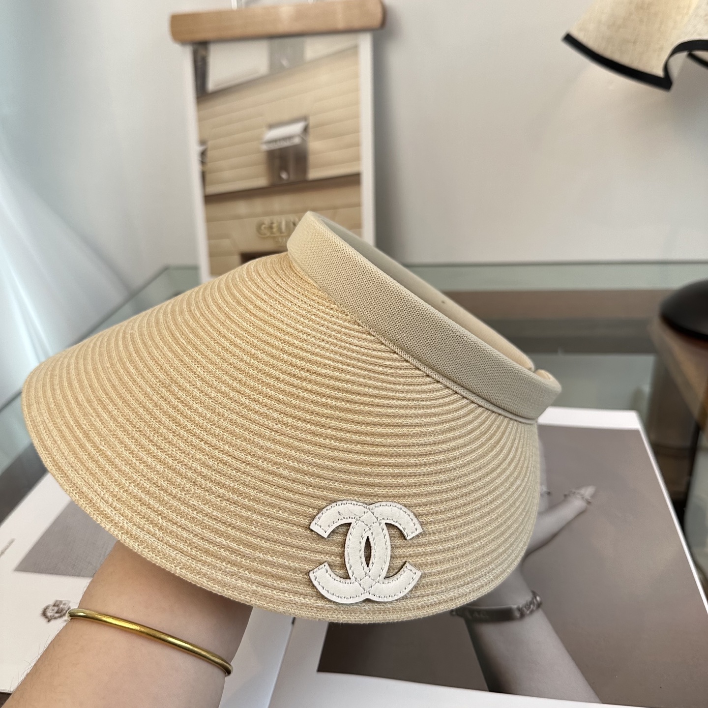 Chanel Chanel 香奶奶家，2026春夏新款空顶帽，超甜超乖的小空顶 ，细节和质感都拿捏得很完美 缤纷整个夏天