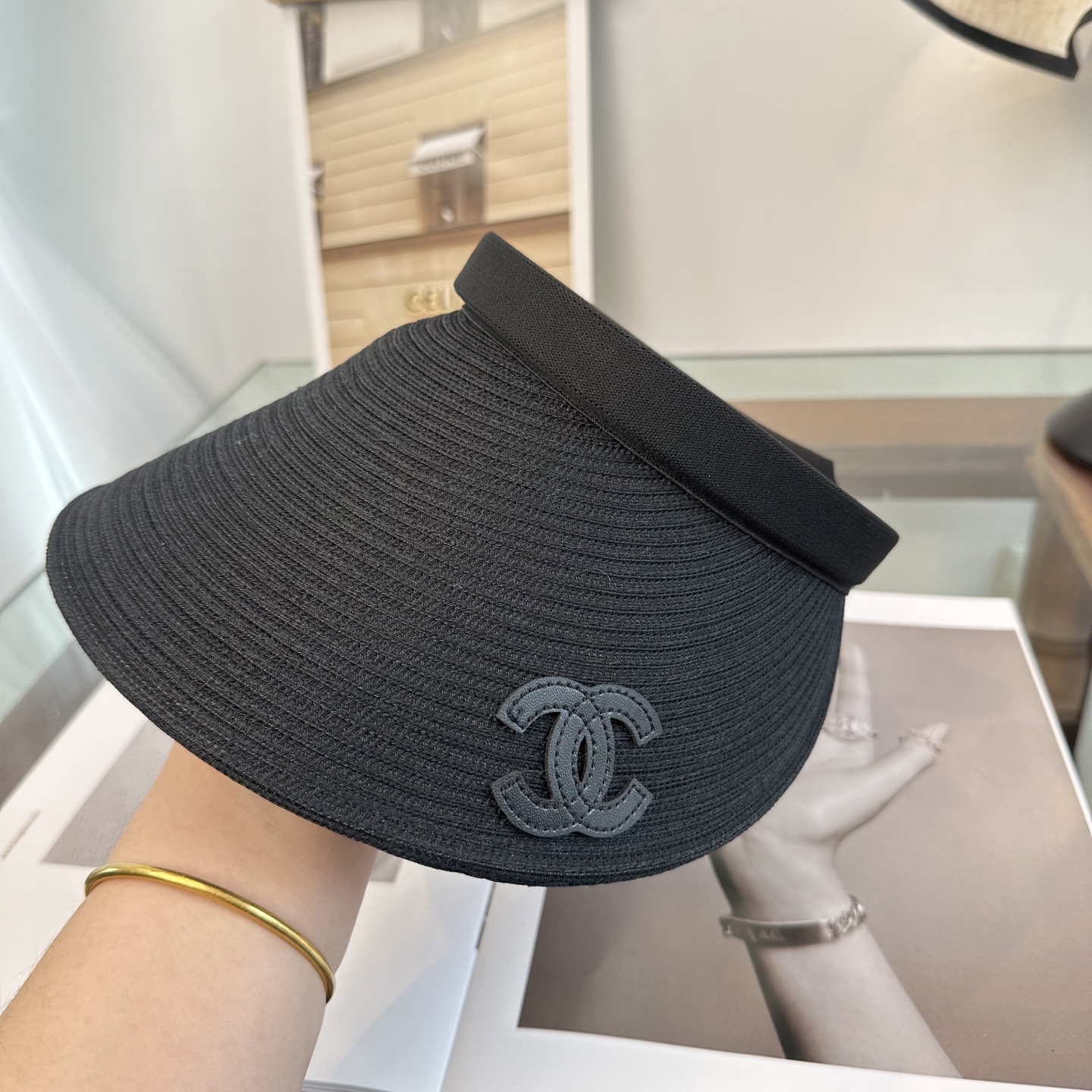 Chanel Chanel 香奶奶家，2026春夏新款空顶帽，超甜超乖的小空顶 ，细节和质感都拿捏得很完美 缤纷整个夏天