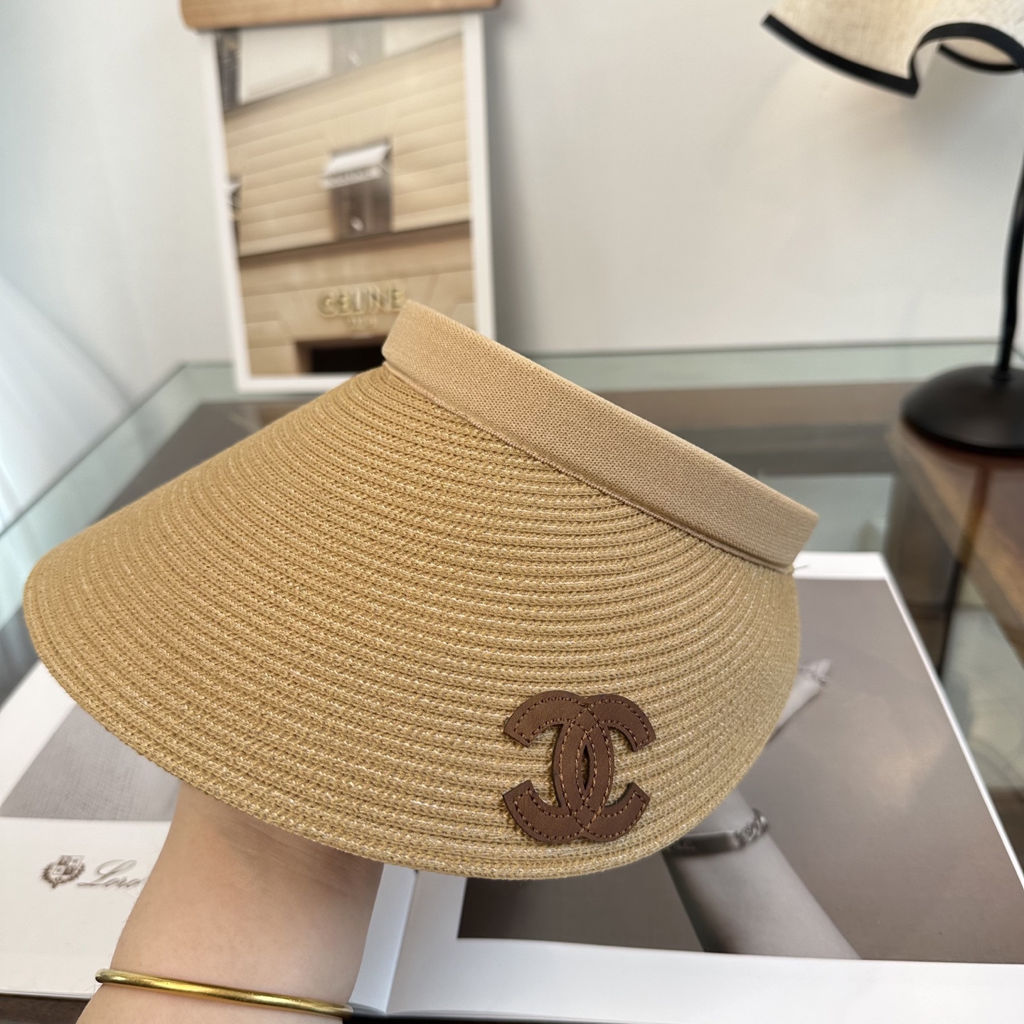 Chanel Chanel 香奶奶家，2026春夏新款空顶帽，超甜超乖的小空顶 ，细节和质感都拿捏得很完美 缤纷整个夏天