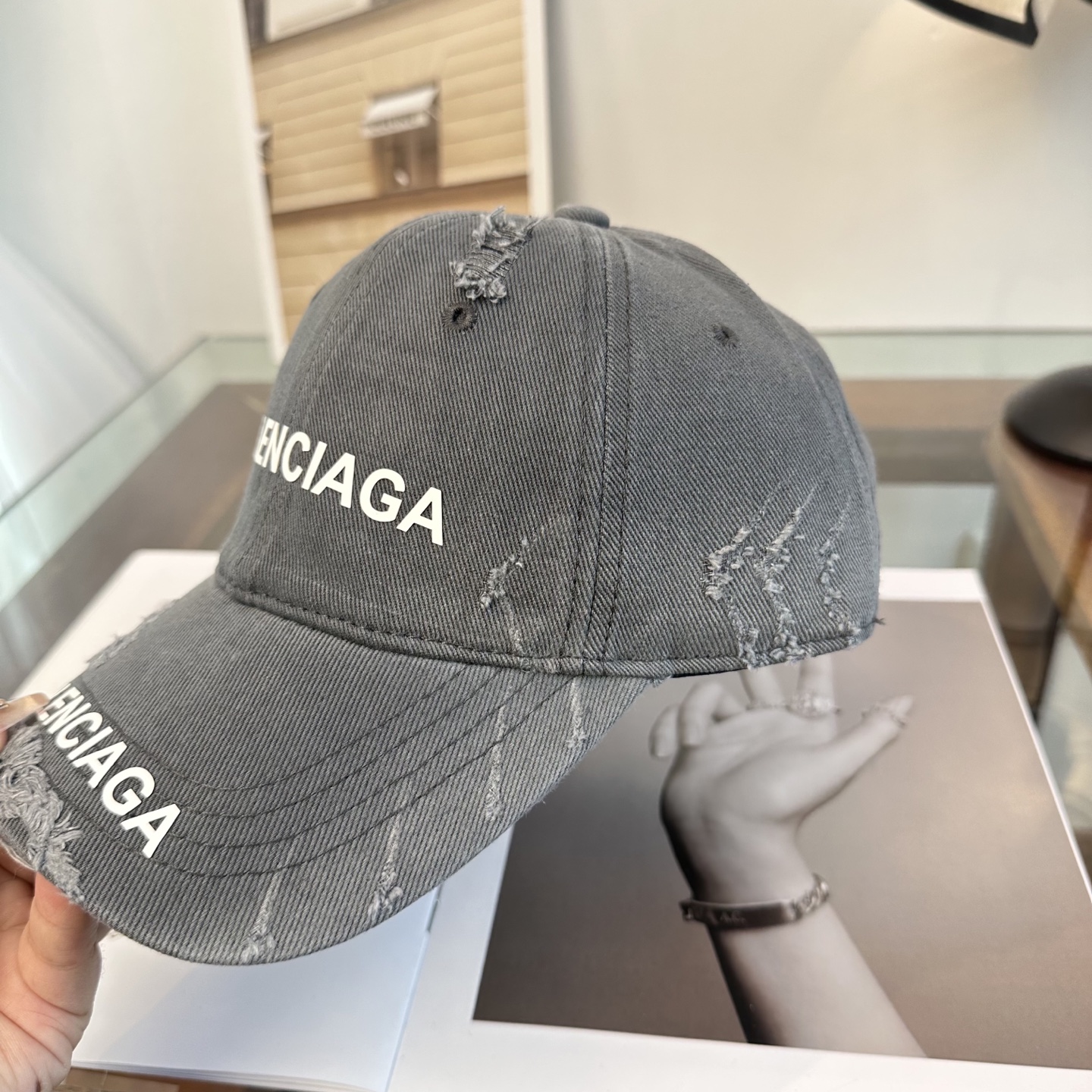 新品Balenciaga 巴黎世家字母新款棒球帽现货秒发🧢简约时尚超级无敌好看的帽子！情侣款！