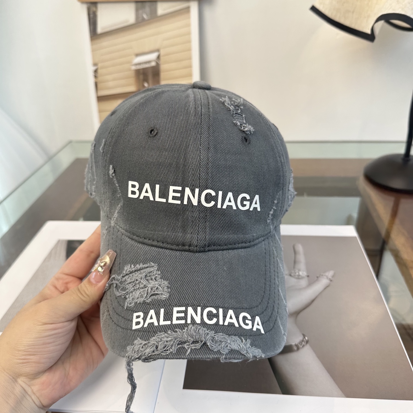 新品Balenciaga 巴黎世家字母新款棒球帽现货秒发🧢简约时尚超级无敌好看的帽子！情侣款！