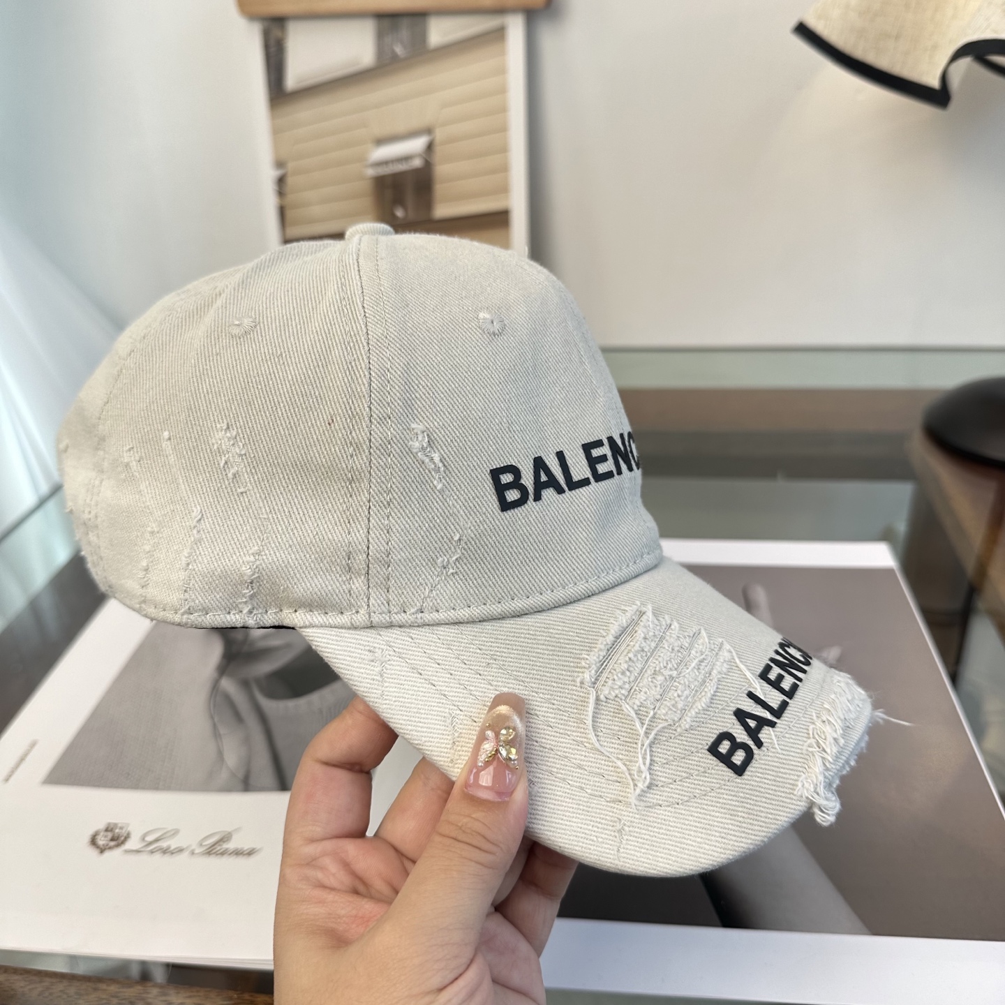 新品Balenciaga 巴黎世家字母新款棒球帽现货秒发🧢简约时尚超级无敌好看的帽子！情侣款！