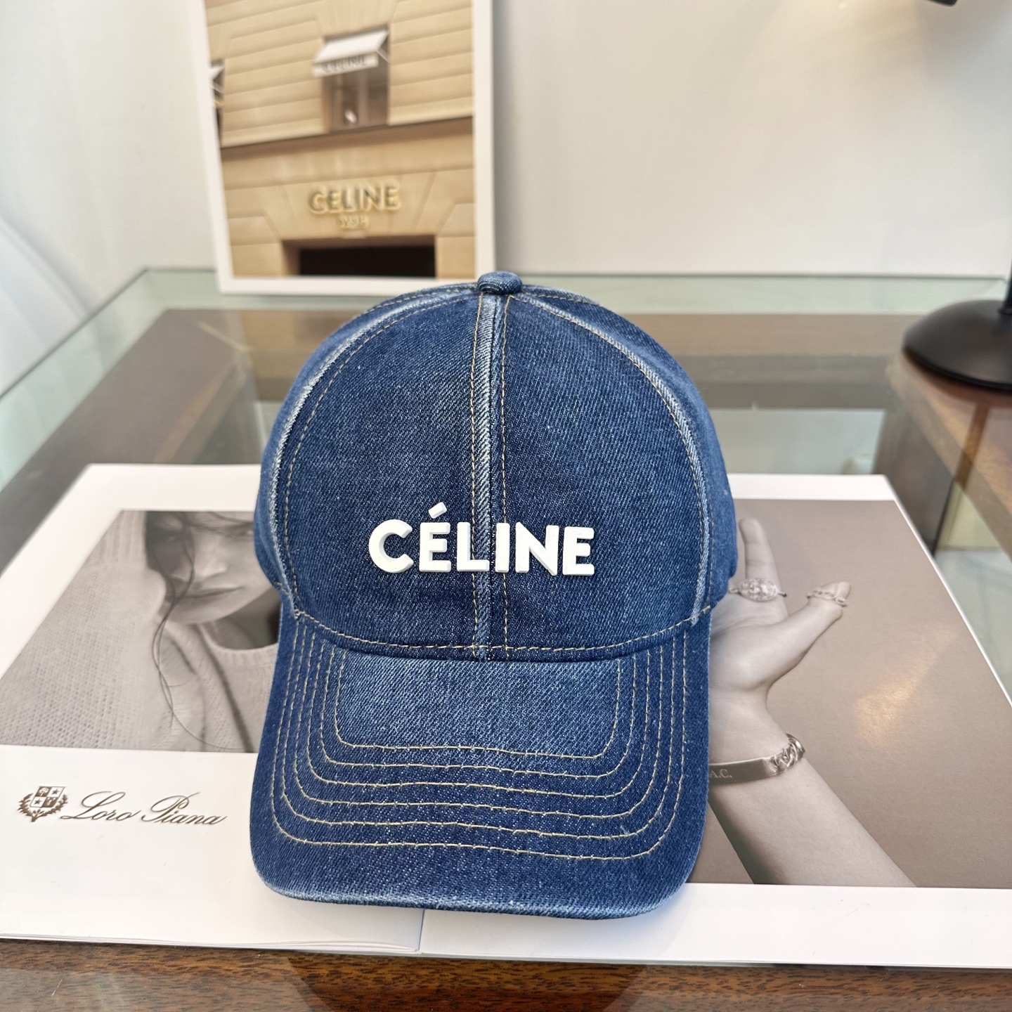 爆款CELINE（赛琳）简约明星同款最新棒球帽，时尚潮流，高端做工！每一个帽子都是用心之作！非一般的品质