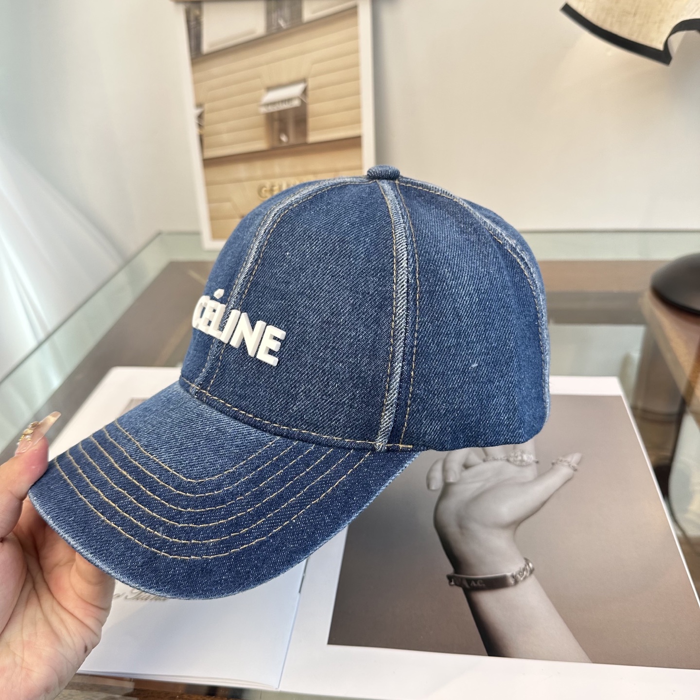 爆款CELINE（赛琳）简约明星同款最新棒球帽，时尚潮流，高端做工！每一个帽子都是用心之作！非一般的品质