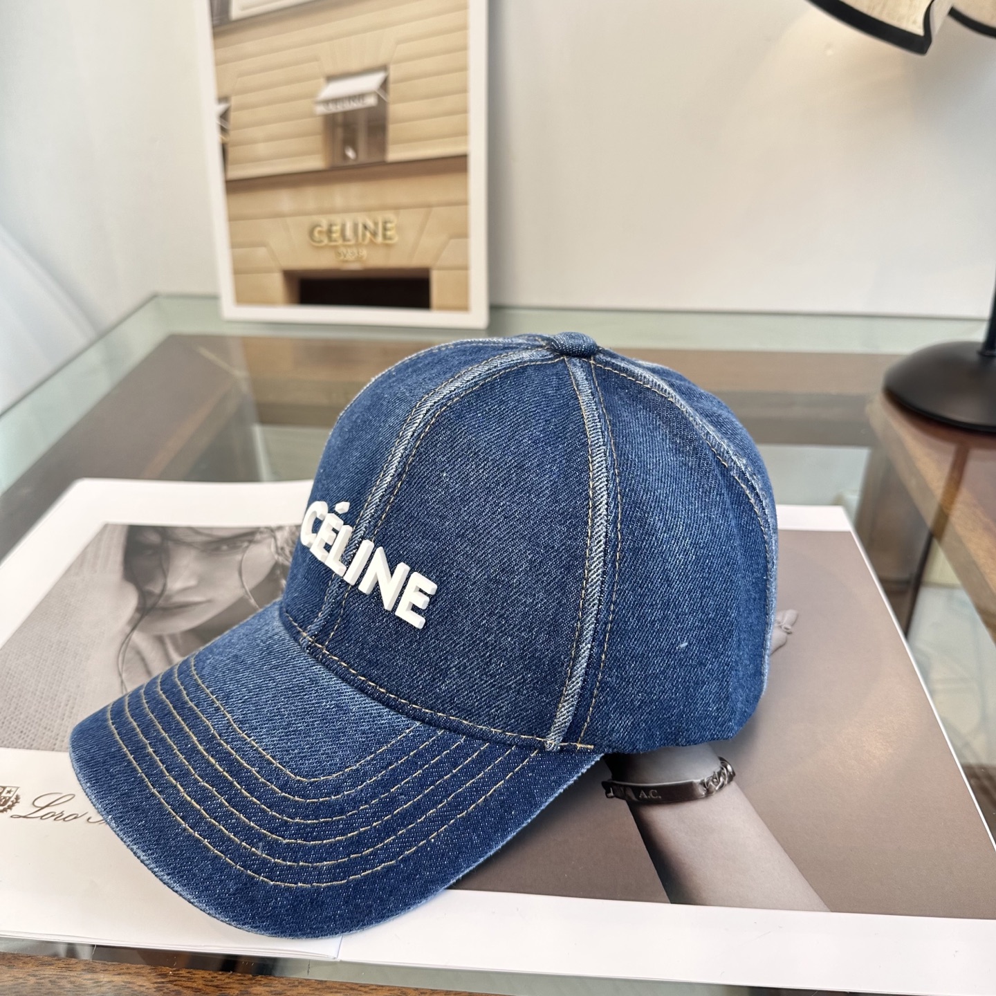 爆款CELINE（赛琳）简约明星同款最新棒球帽，时尚潮流，高端做工！每一个帽子都是用心之作！非一般的品质