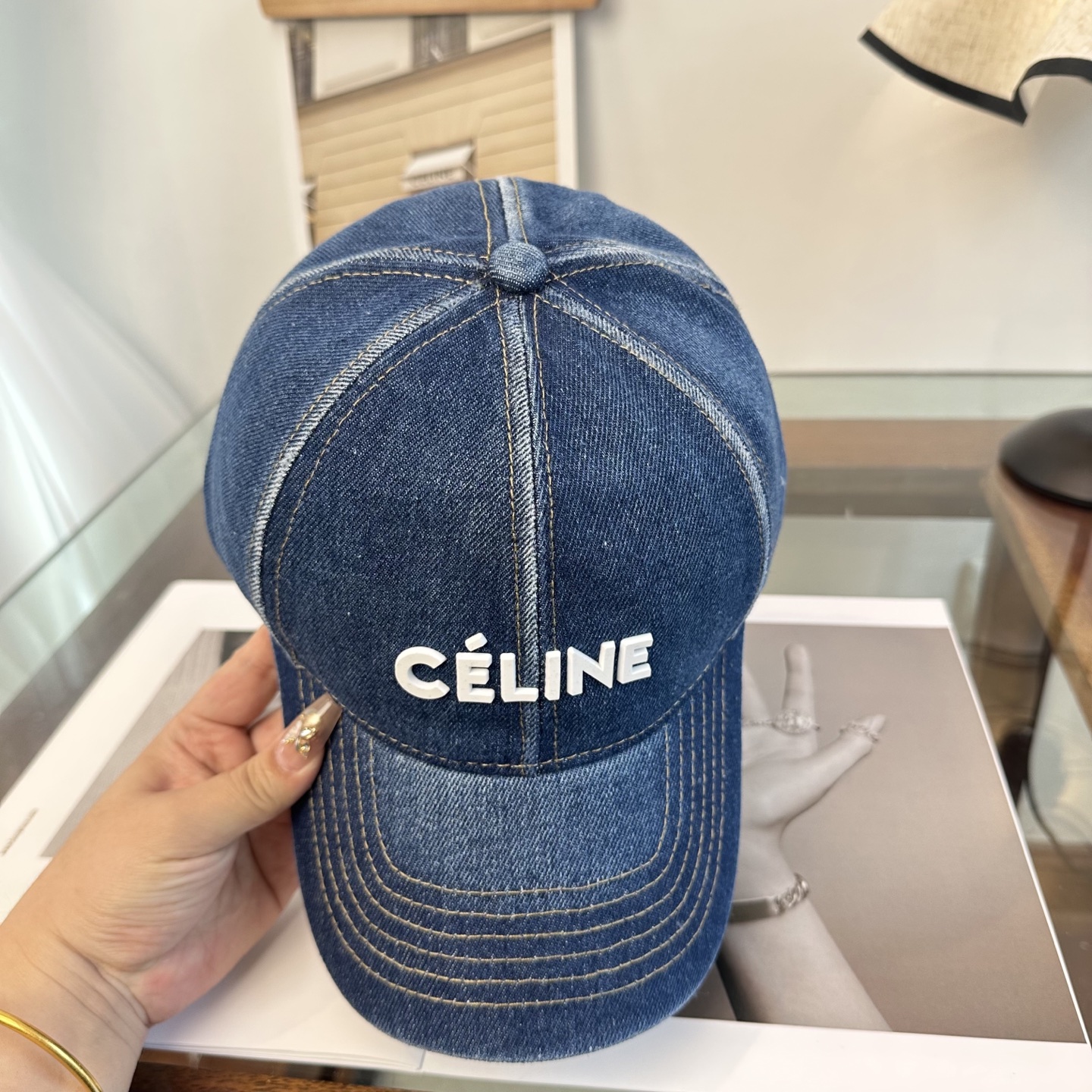 爆款CELINE（赛琳）简约明星同款最新棒球帽，时尚潮流，高端做工！每一个帽子都是用心之作！非一般的品质