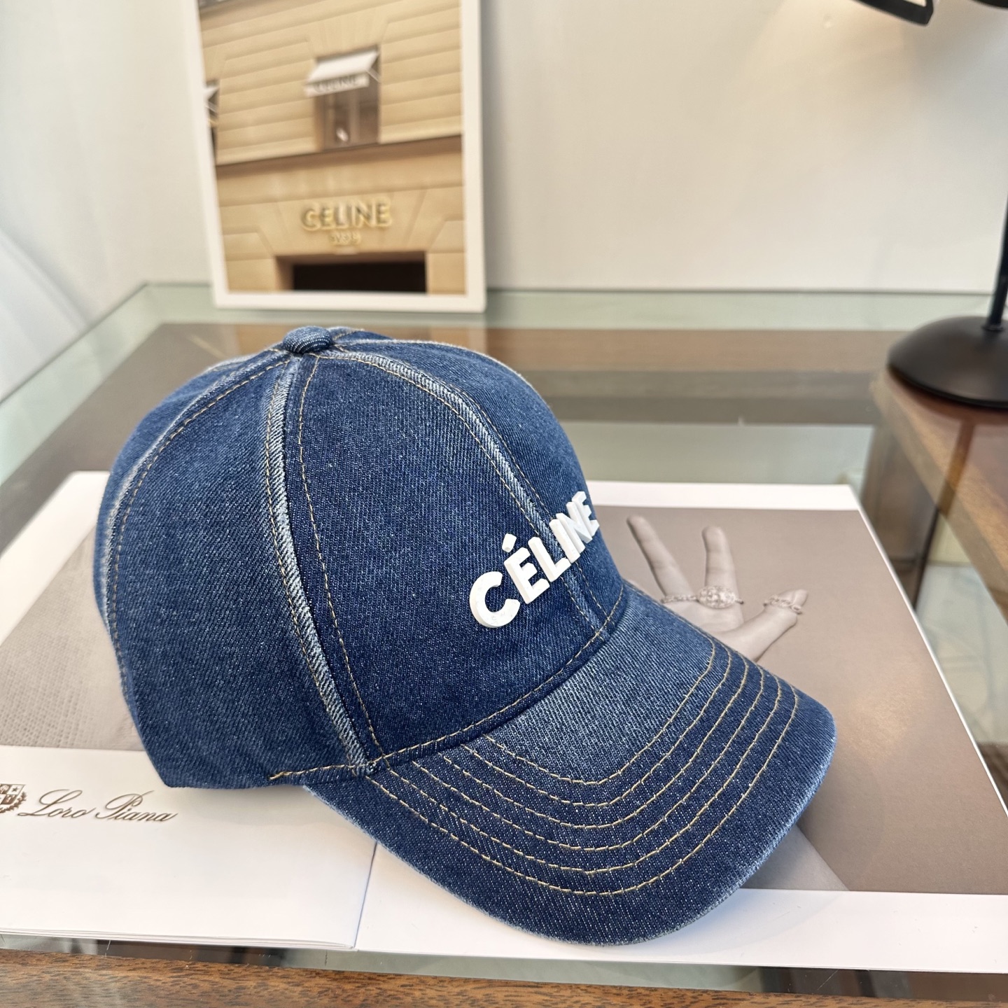爆款CELINE（赛琳）简约明星同款最新棒球帽，时尚潮流，高端做工！每一个帽子都是用心之作！非一般的品质