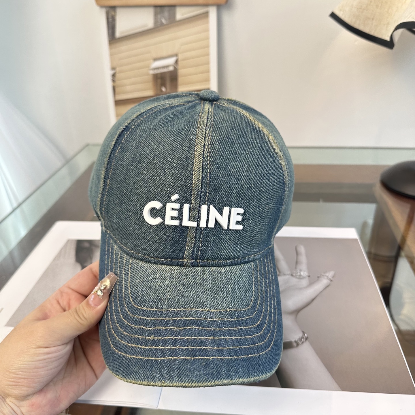 爆款CELINE（赛琳）简约明星同款最新棒球帽，时尚潮流，高端做工！每一个帽子都是用心之作！非一般的品质