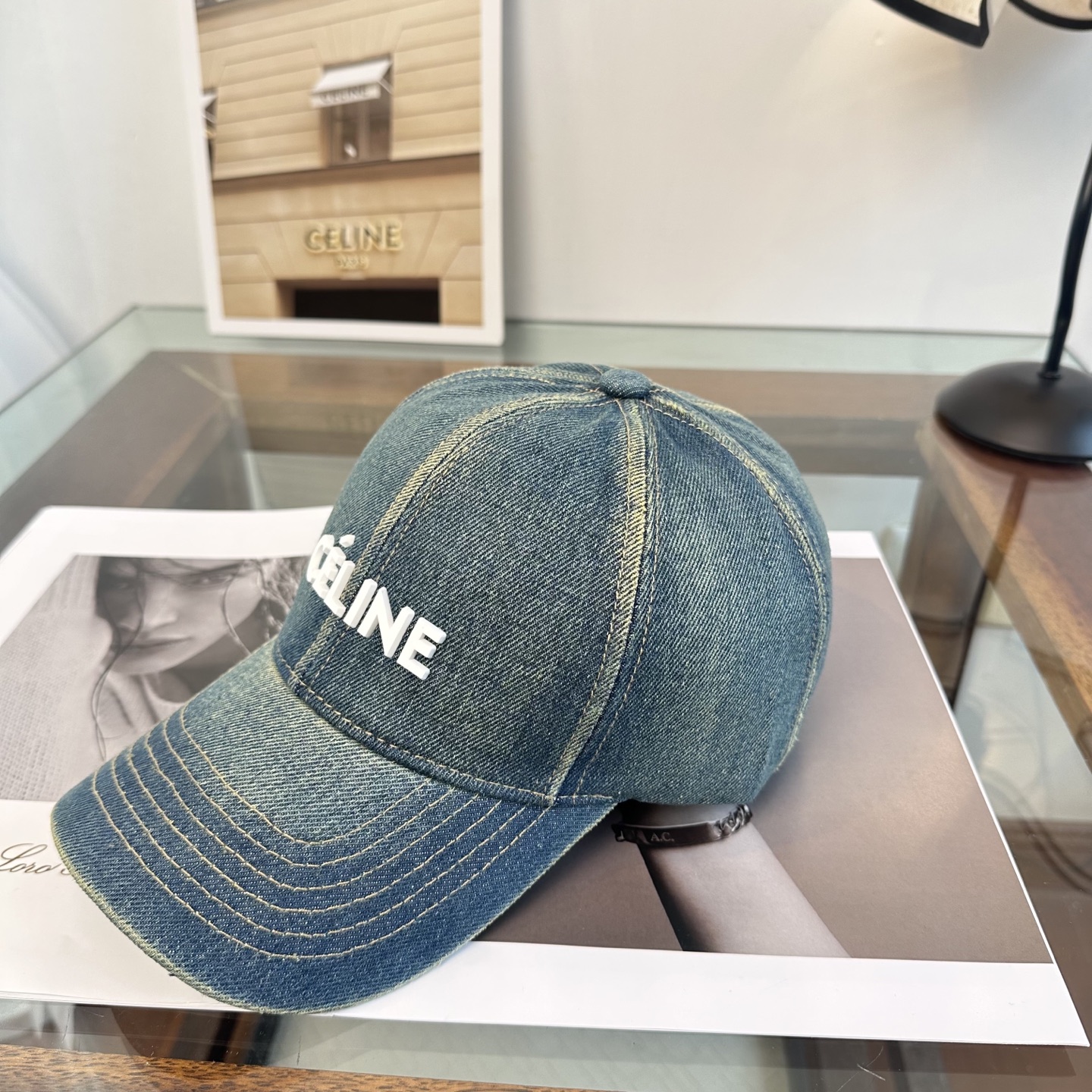 爆款CELINE（赛琳）简约明星同款最新棒球帽，时尚潮流，高端做工！每一个帽子都是用心之作！非一般的品质