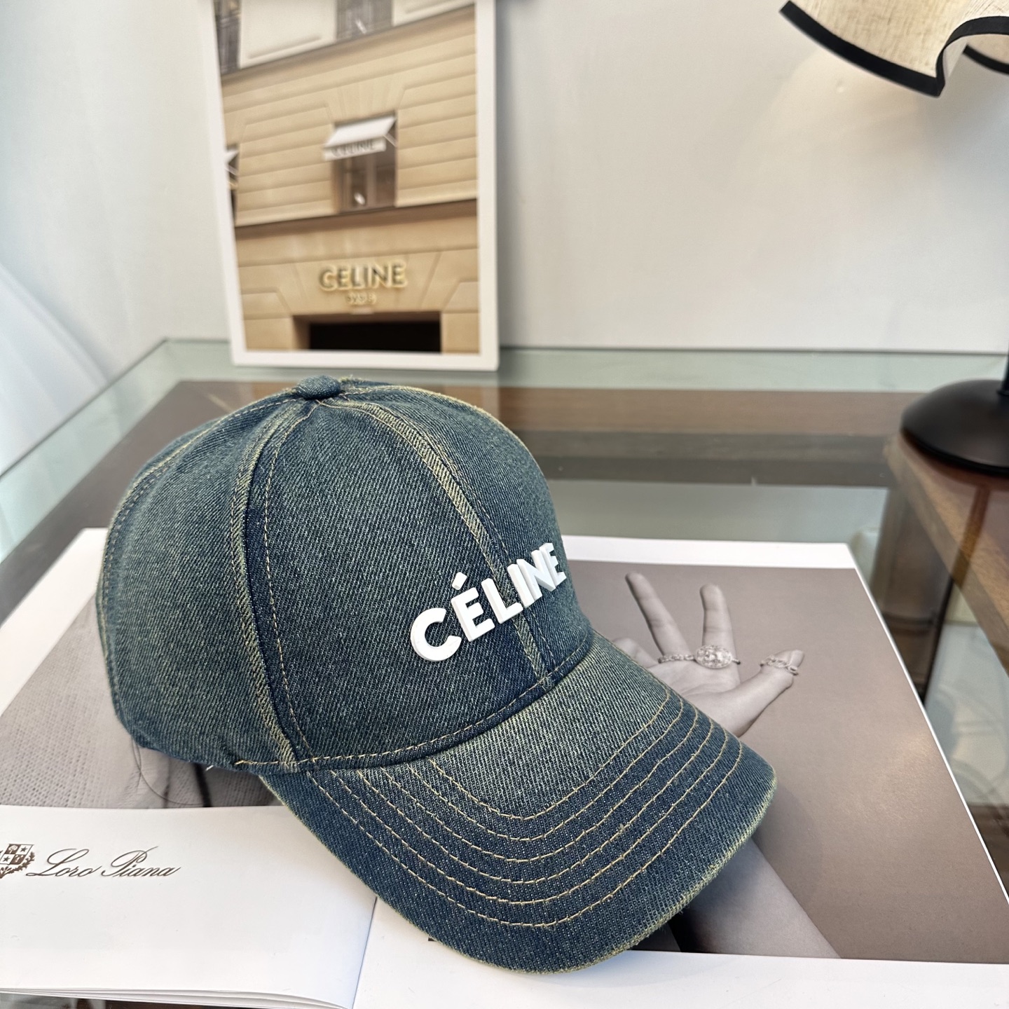 爆款CELINE（赛琳）简约明星同款最新棒球帽，时尚潮流，高端做工！每一个帽子都是用心之作！非一般的品质