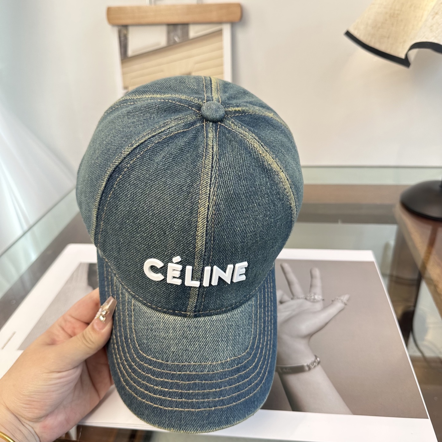爆款CELINE（赛琳）简约明星同款最新棒球帽，时尚潮流，高端做工！每一个帽子都是用心之作！非一般的品质