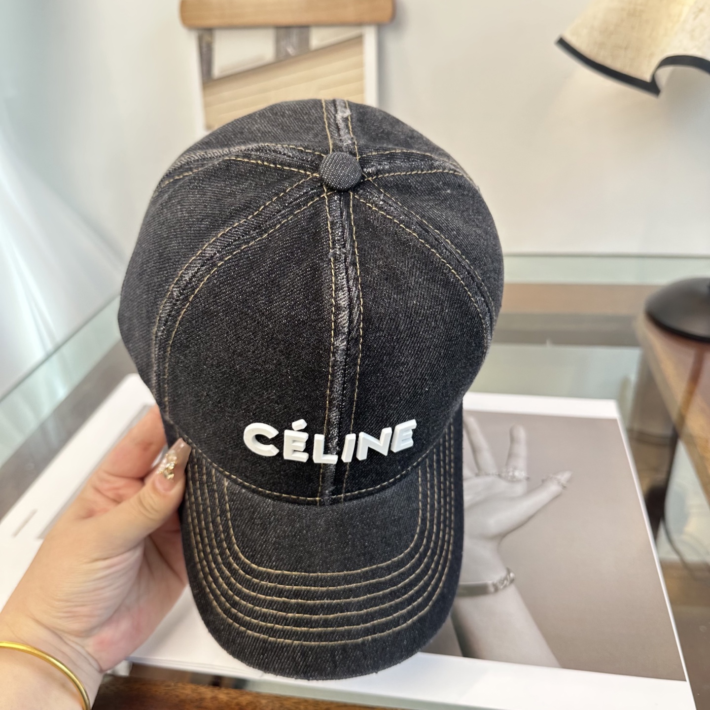 爆款CELINE（赛琳）简约明星同款最新棒球帽，时尚潮流，高端做工！每一个帽子都是用心之作！非一般的品质