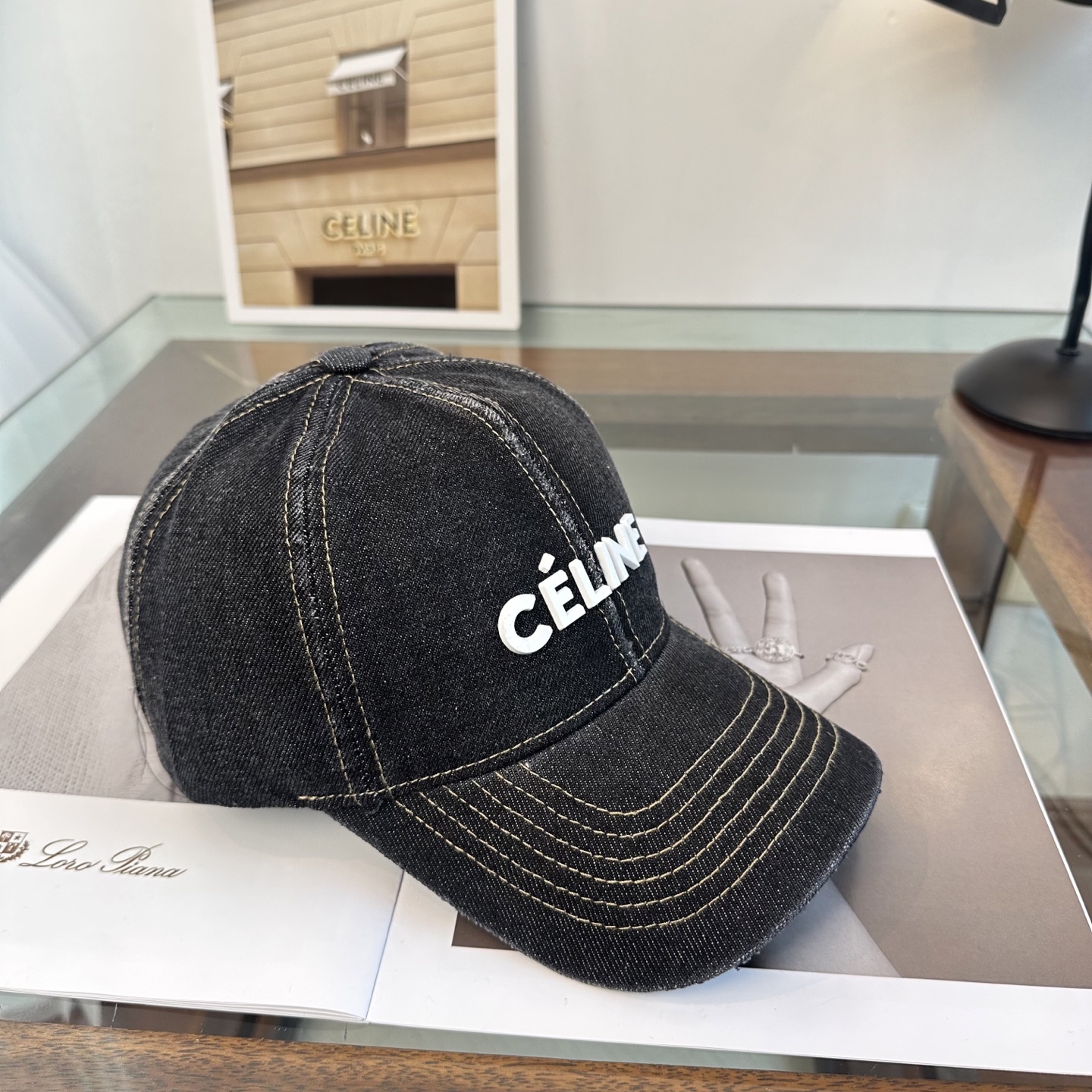 爆款CELINE（赛琳）简约明星同款最新棒球帽，时尚潮流，高端做工！每一个帽子都是用心之作！非一般的品质