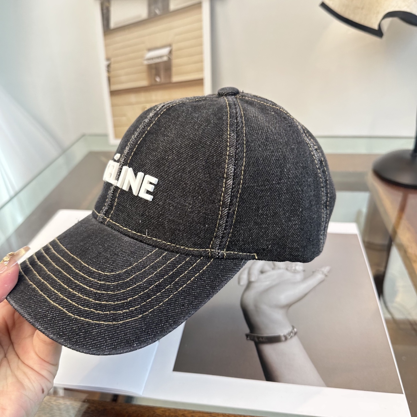 爆款CELINE（赛琳）简约明星同款最新棒球帽，时尚潮流，高端做工！每一个帽子都是用心之作！非一般的品质