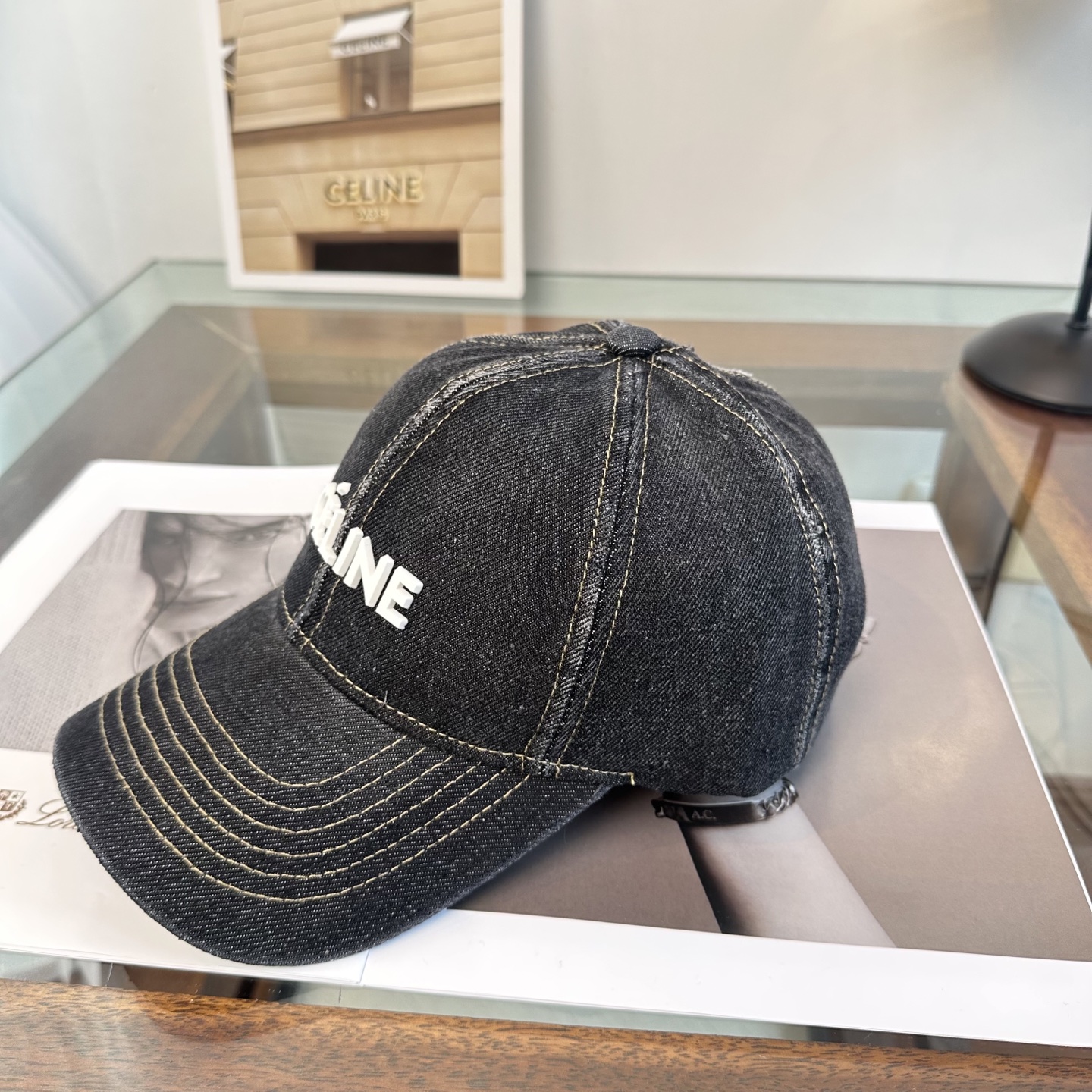 爆款CELINE（赛琳）简约明星同款最新棒球帽，时尚潮流，高端做工！每一个帽子都是用心之作！非一般的品质